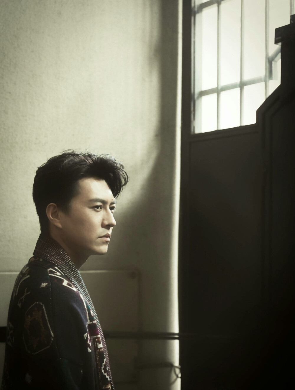 靳东:有颜值有演技的老干部,认真爱过4个女人,为何娶二婚李佳4