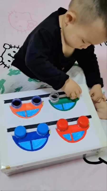 益智游戏小班有趣的瓶盖(幼儿园小班益智区瓶盖的玩法)