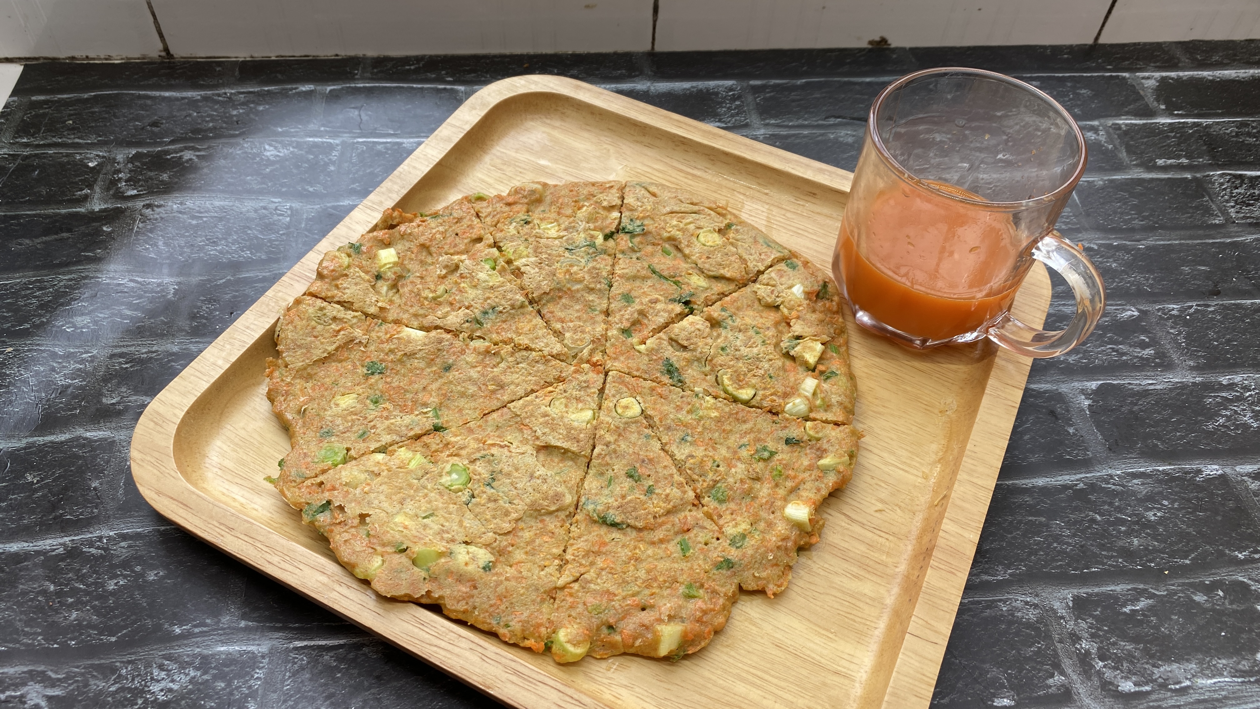 5分钟搞定减肥餐,只需一根胡萝卜,吃出披萨的感觉,果汁也齐了