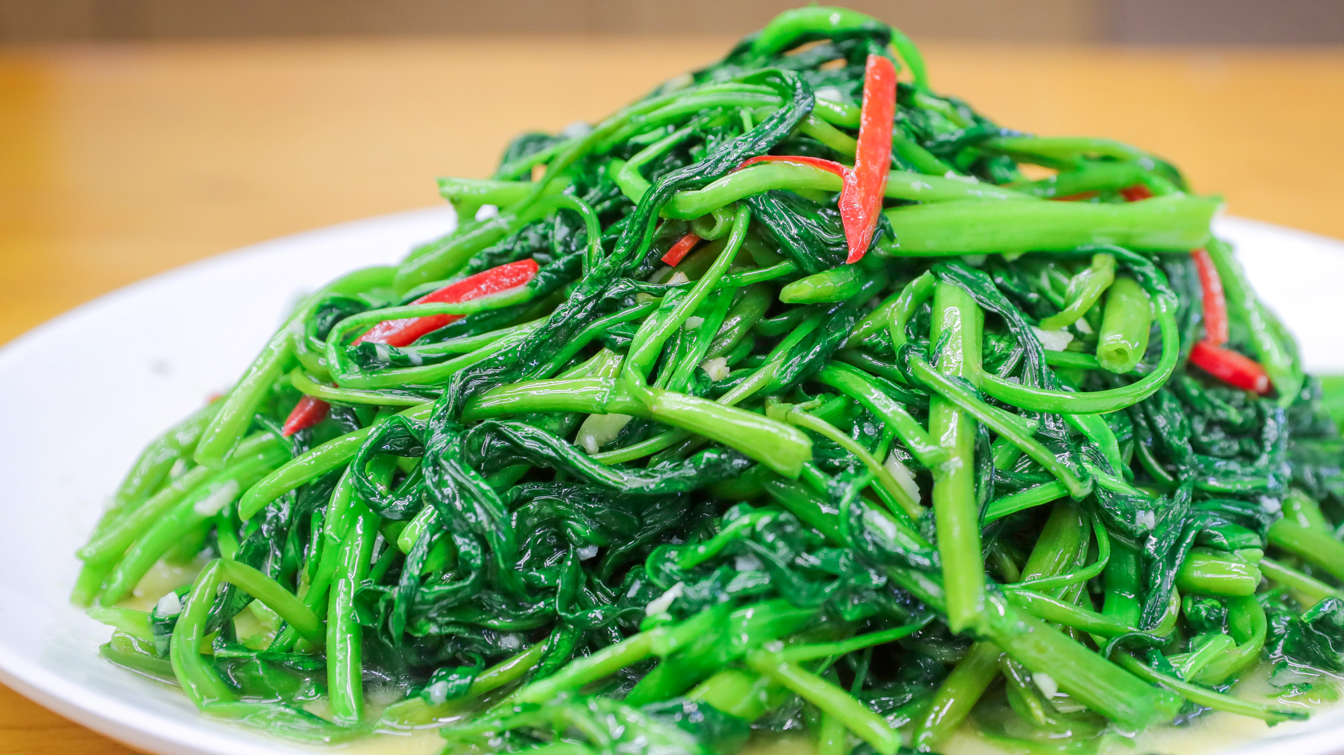 饭店炒空心菜不发黑不出水,用厨师长的做法,在家轻松解决问题