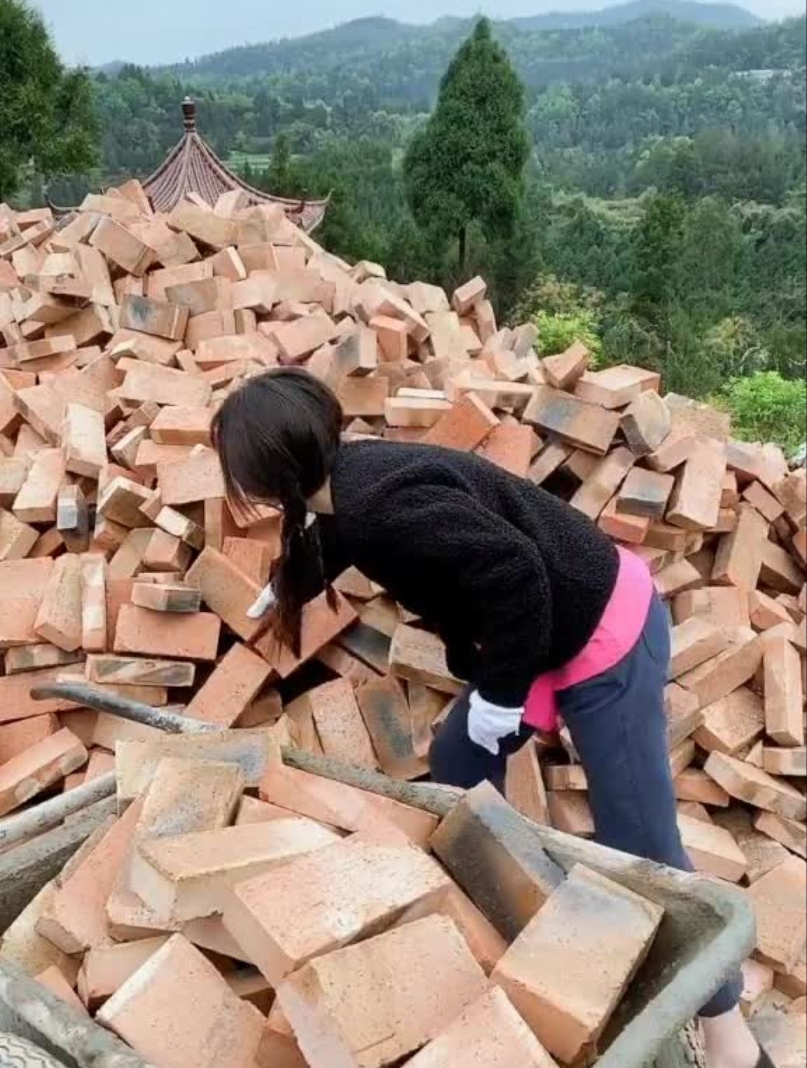 心心搬砖累不累,不累,因为不想做饭,哈哈～农村农村生活