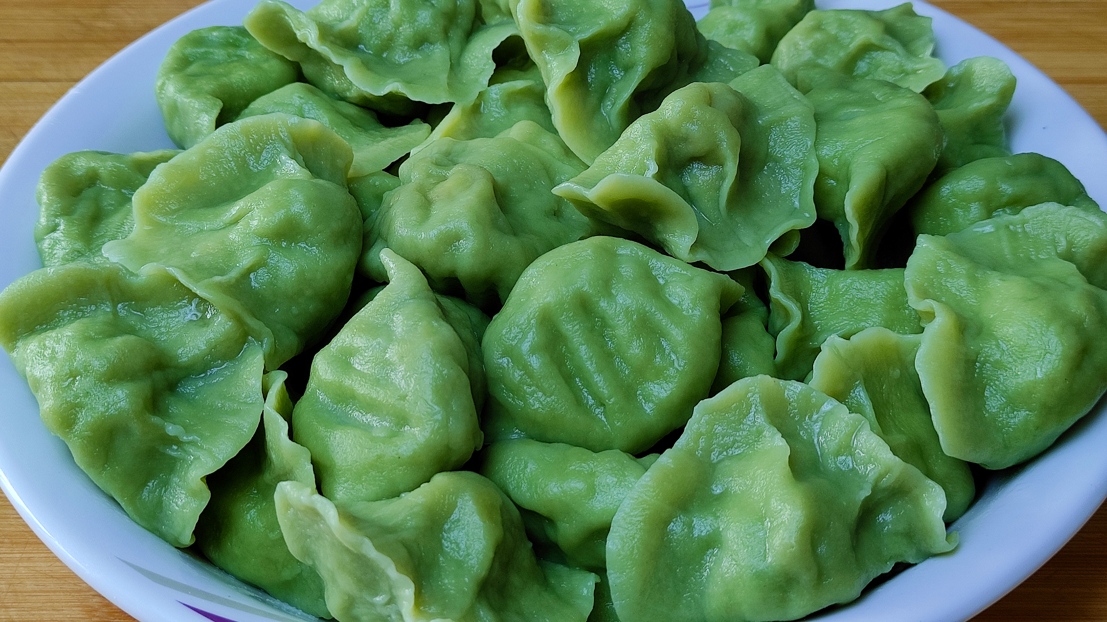 芹菜包饺子，原来这么好吃，学会这样做，颜值高味道好，过年必备