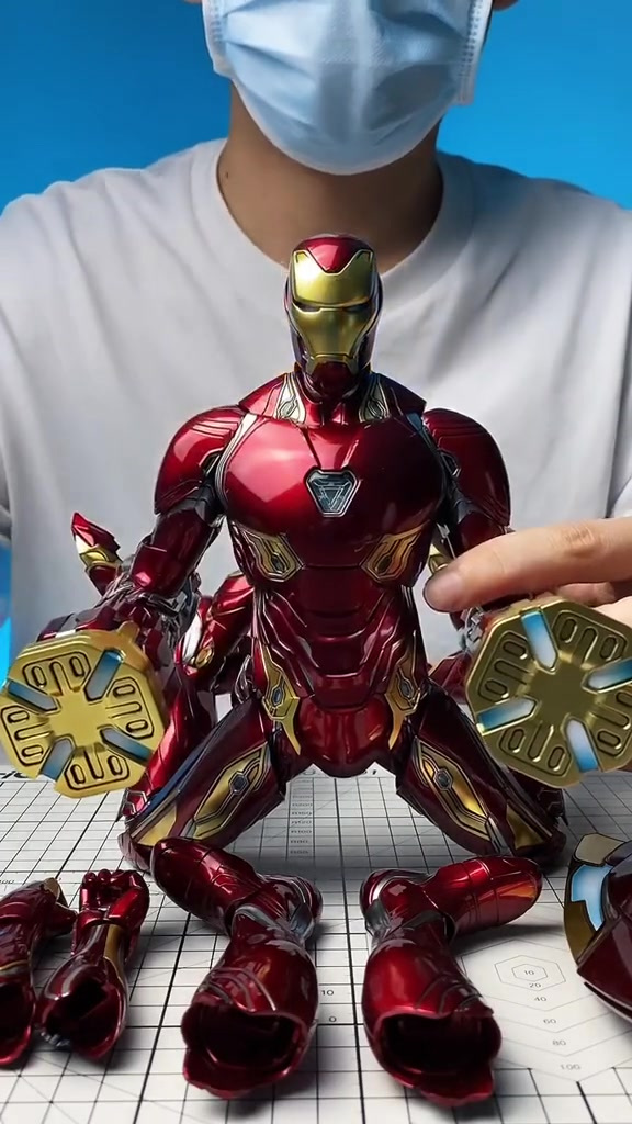 纪念托尼息影一周年,钢铁侠马克50奉上-度小视