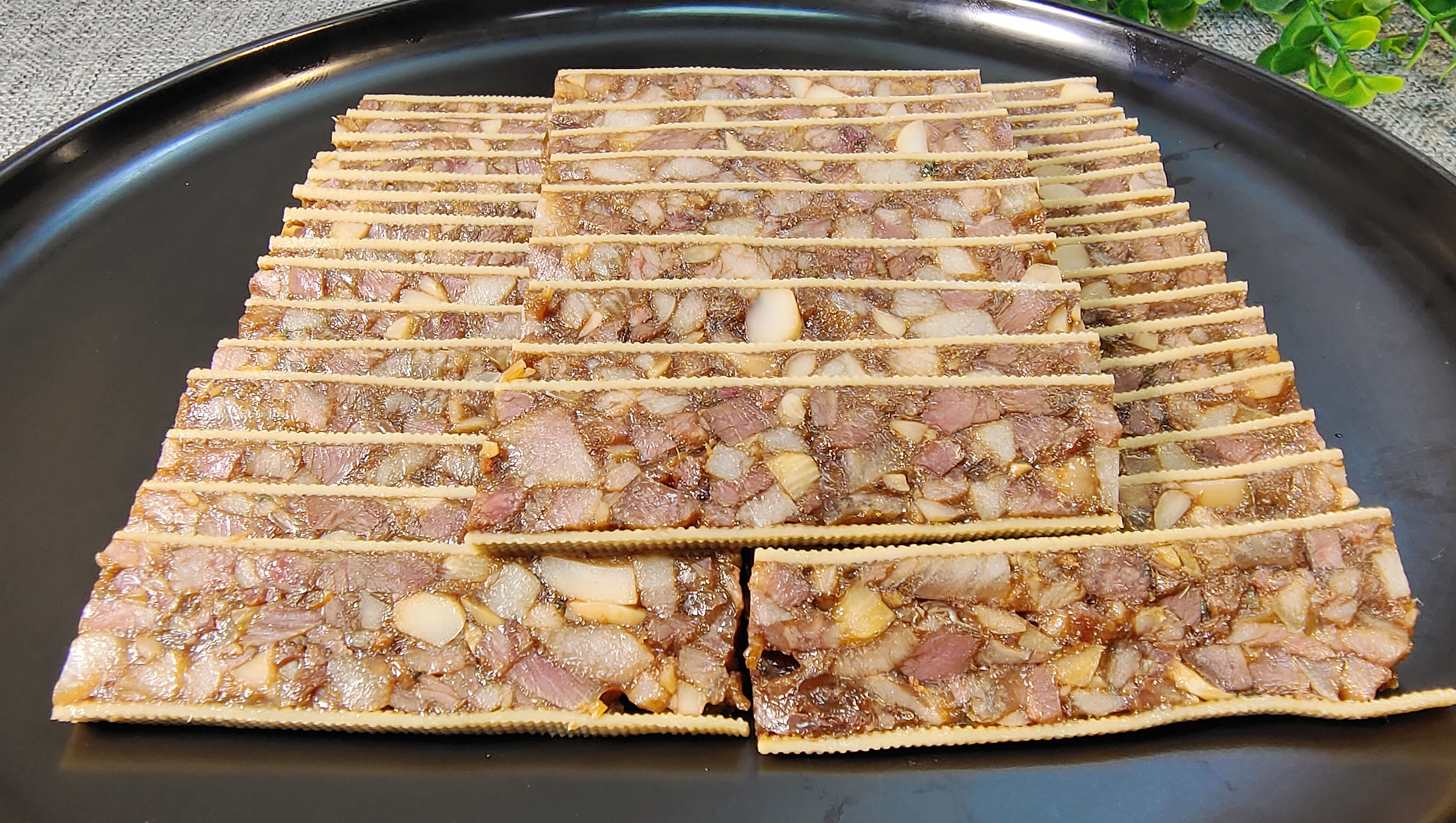 年夜饭必备的猪头焖子，做法简单无难度，香味十足不腻人，快收藏