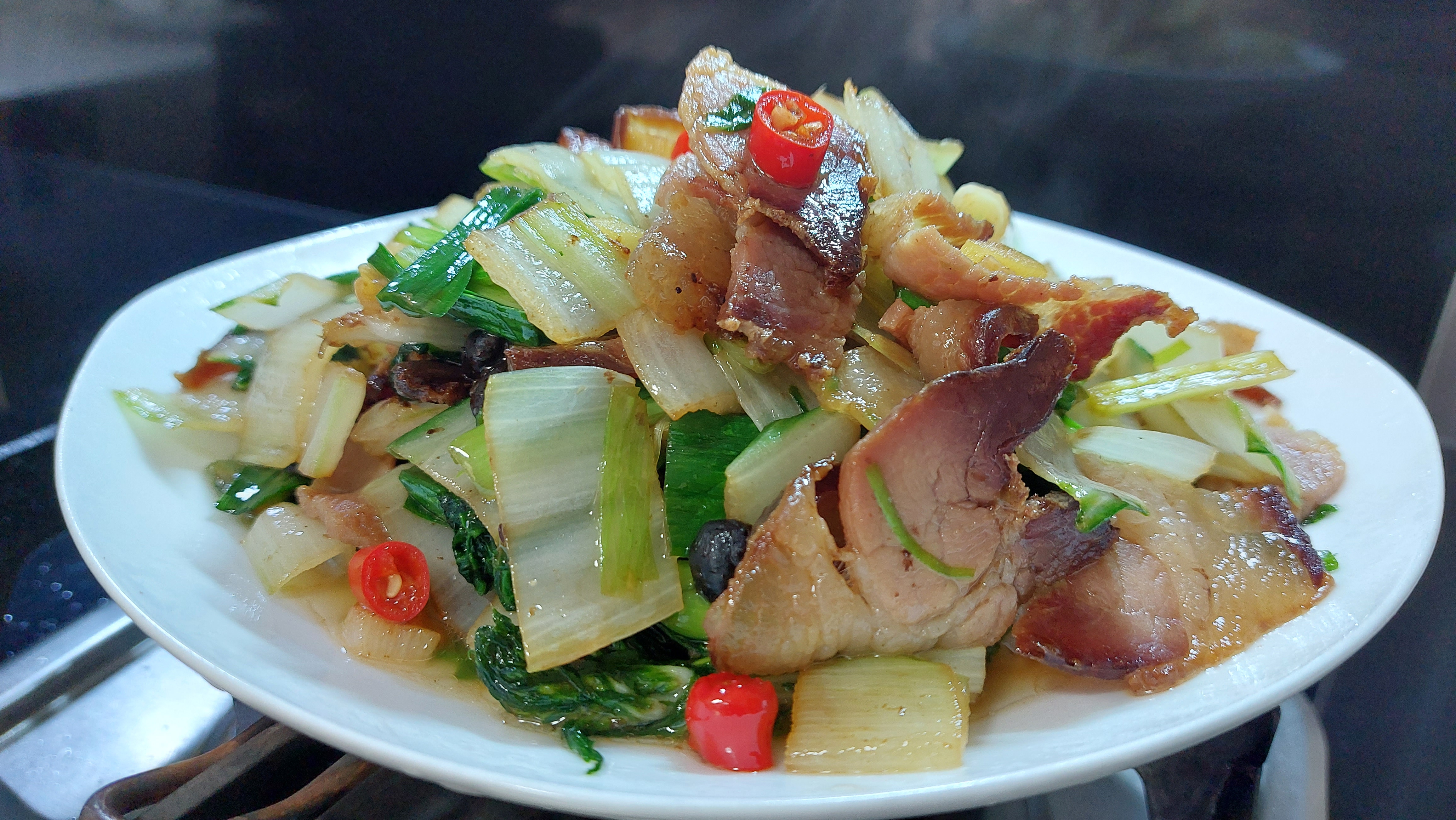 一颗牛皮菜,二两老腊肉,三餐皆用心,四季有美味!牛皮菜炒腊肉