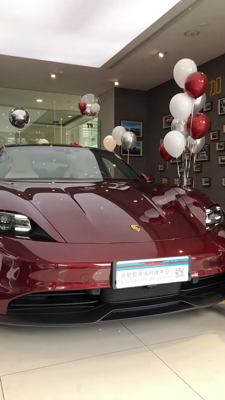 车厘子红的保时捷taycan没见过吧-度小视
