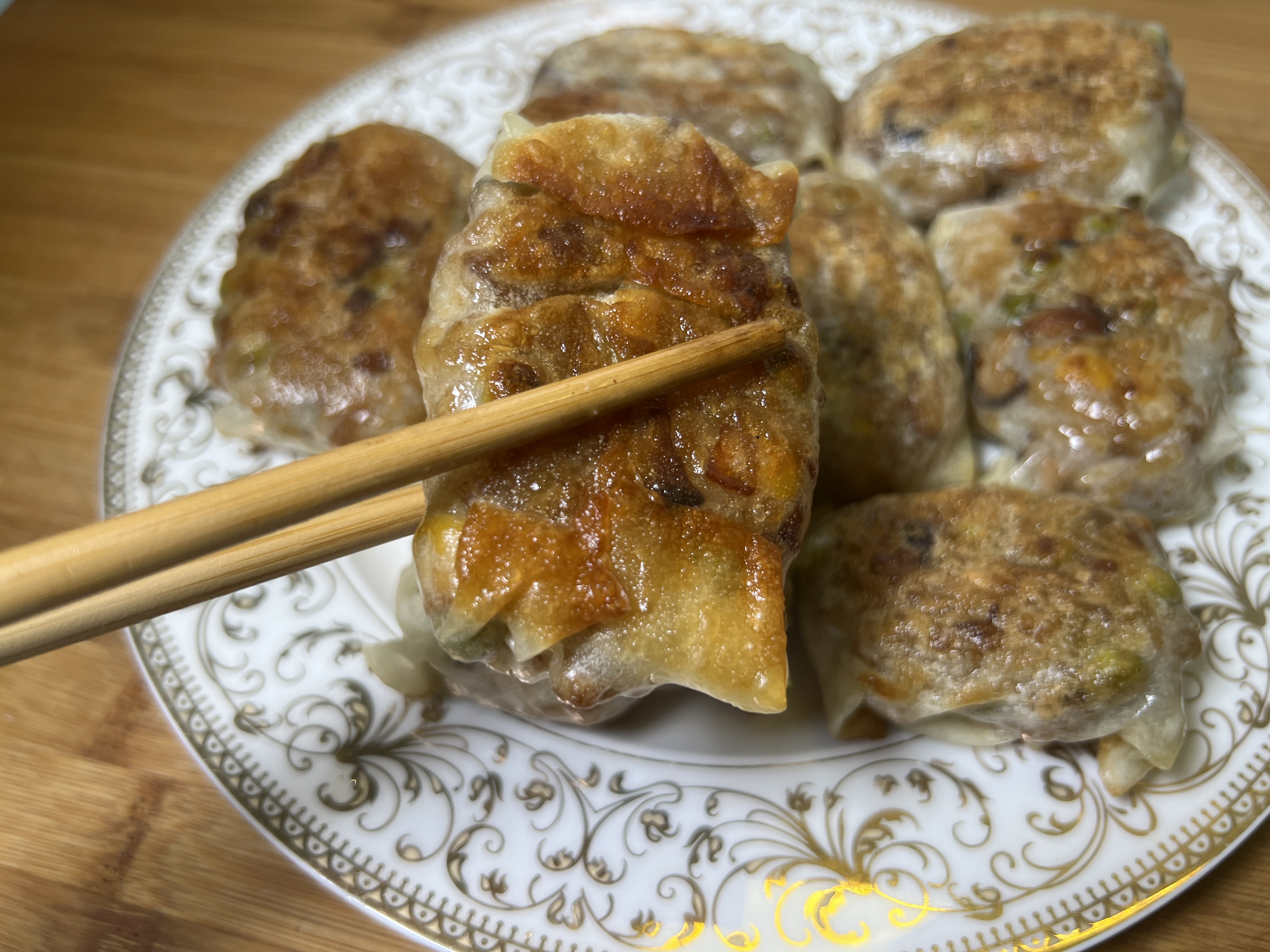 烧卖的馅料剩下了还可以这么好吃,外皮金黄,酥脆咸香,吃得过瘾