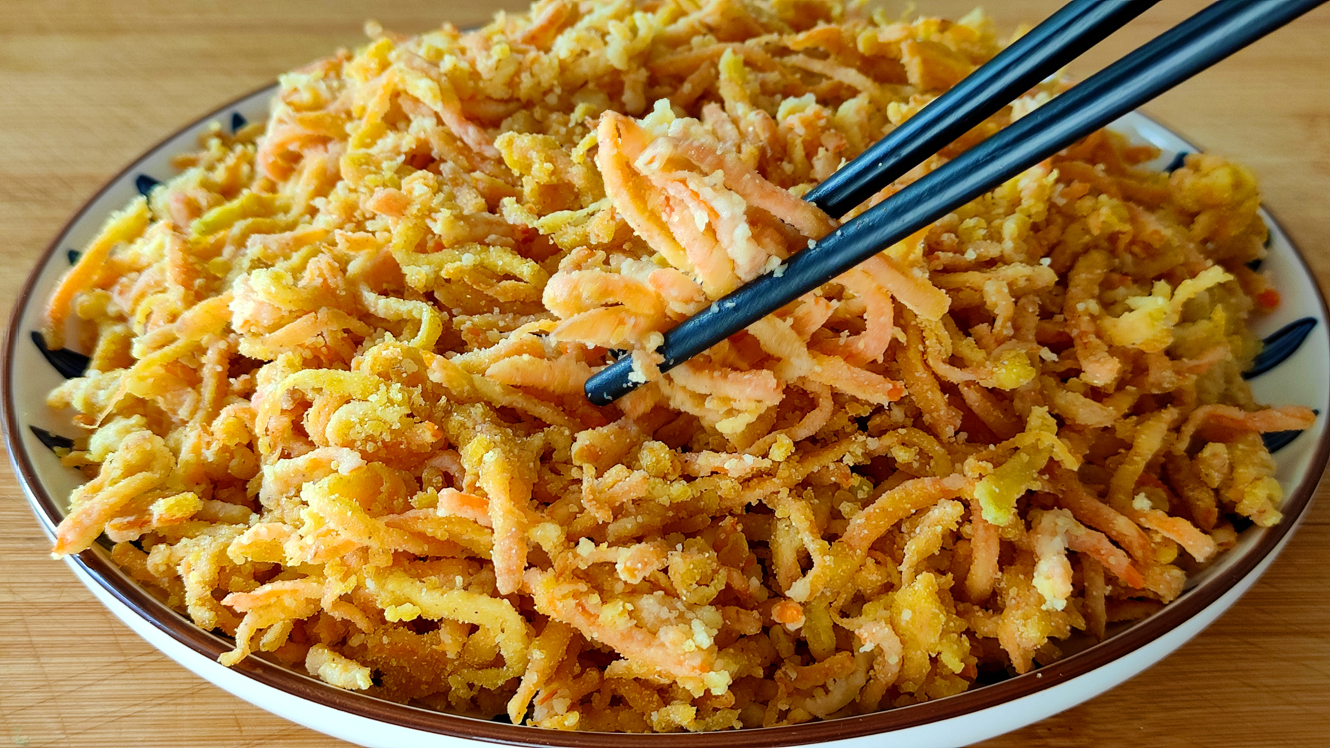 冬天多吃胡萝卜,教你新吃法,我家一周吃5次,出锅一大盘不够吃