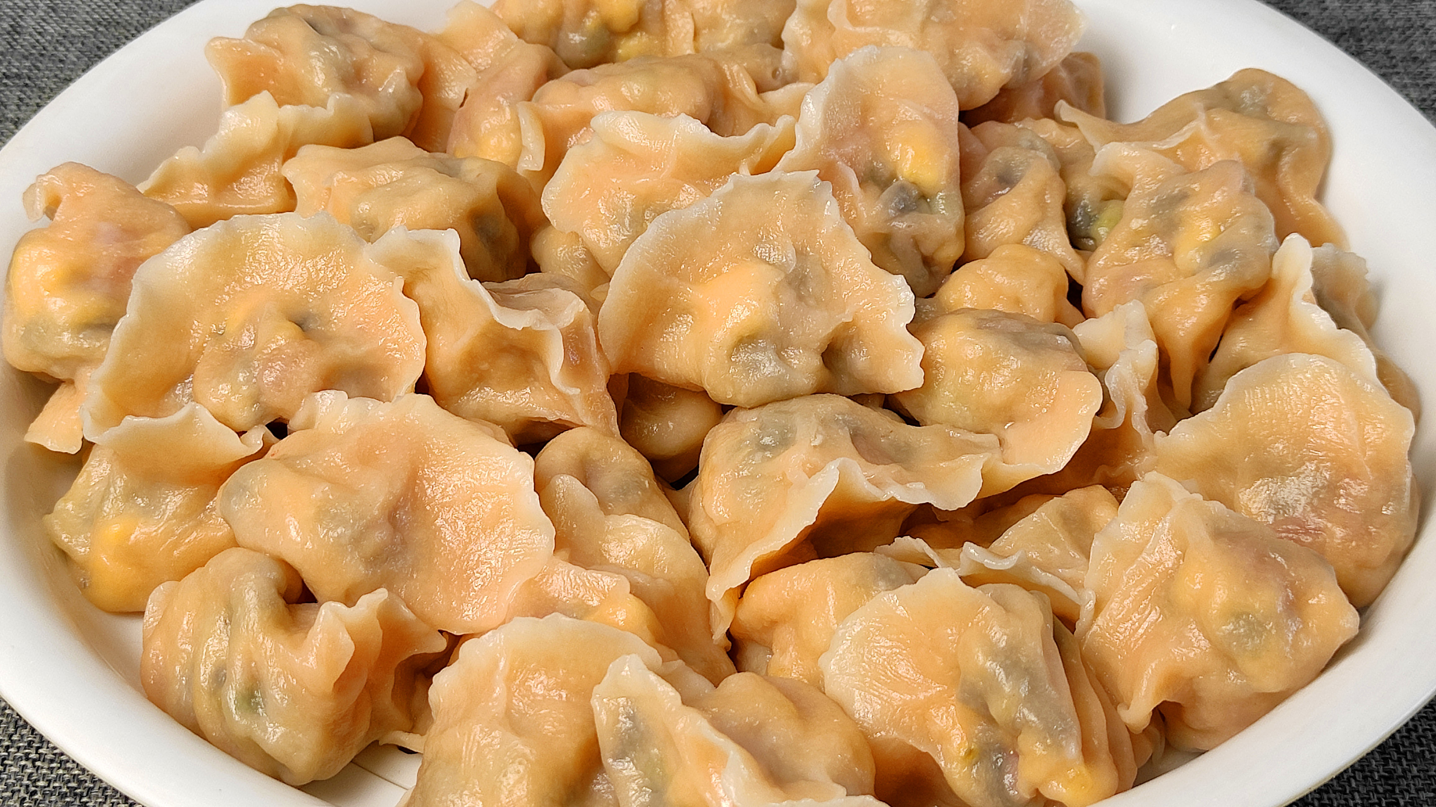 西红柿包饺子,原来这么好吃,教你调馅方法,出锅一口一个太香了