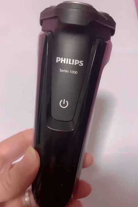 飞利浦1000系列电动剃须刀3向独立浮动刀头剃须更舒适