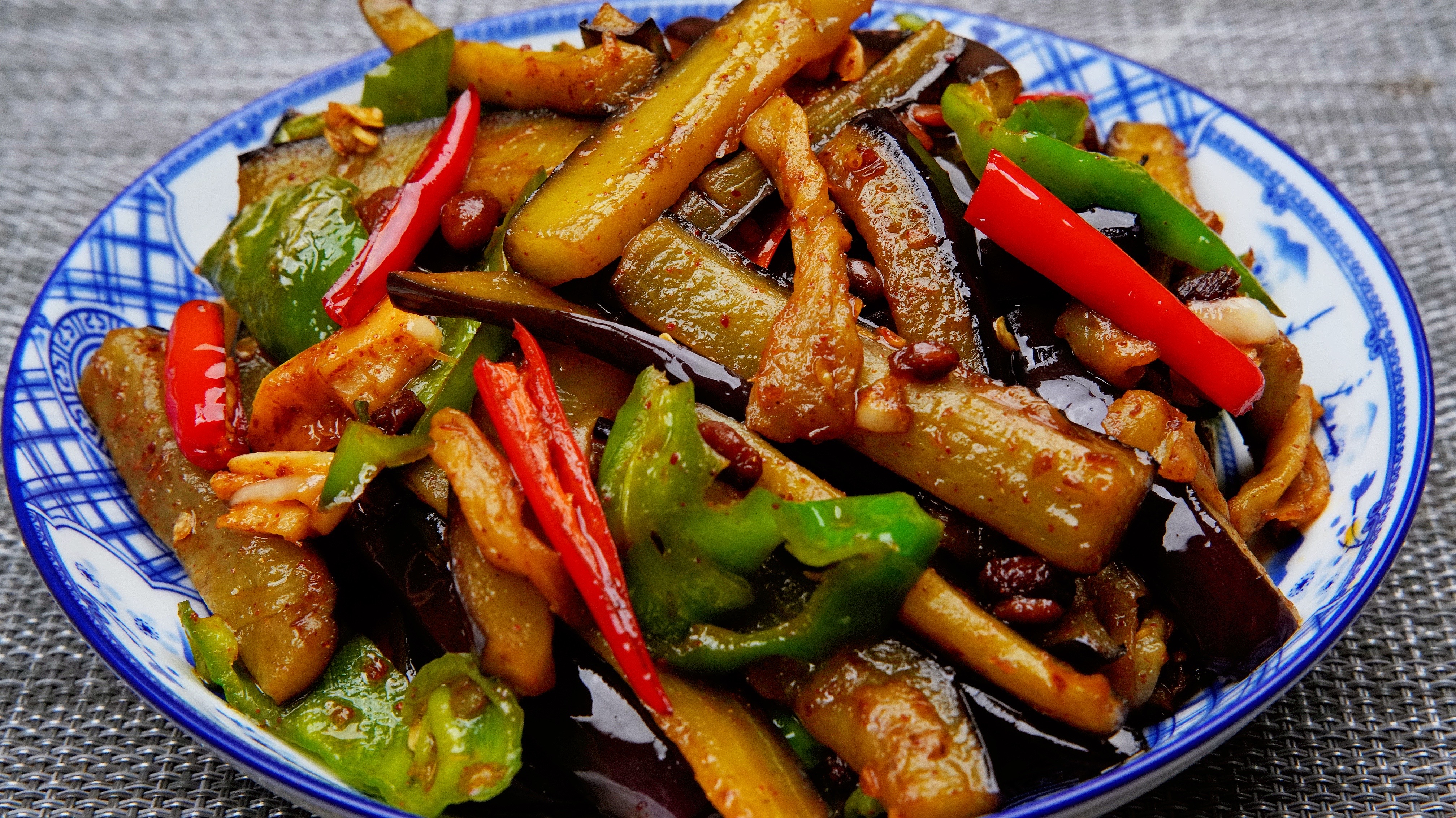 茄子最简单好吃的做法,不用过油,鲜香下饭不油腻,全家都爱吃