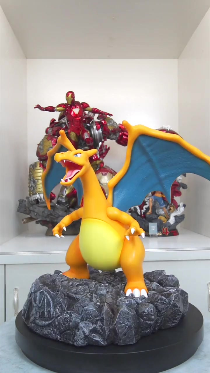 史上最大的喷火龙手办