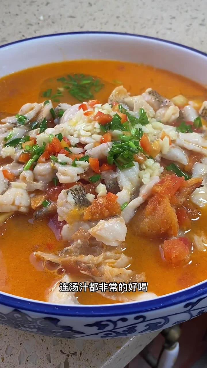 朋友送的鲈鱼,今天再来一个番茄鲈鱼