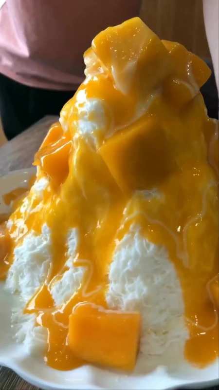 超超超大份的芒果牛奶绵绵冰!口感真的太顺滑了-度小视