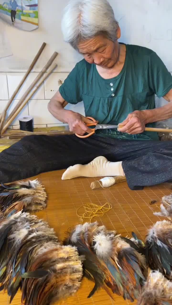 即使是生活一地鸡毛也能扎一把漂亮的鸡毛掸子