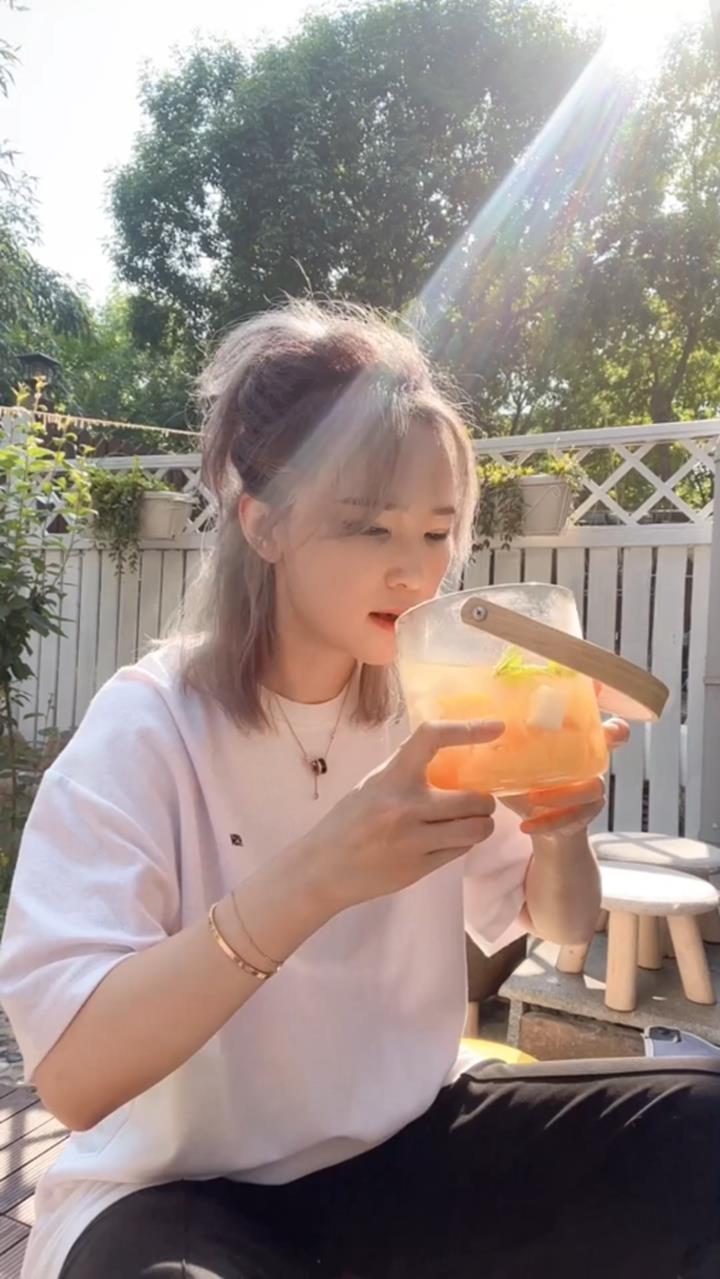 腊月小九的 不爱吃饭 节目上线了 赶紧搬好小板凳-度小视