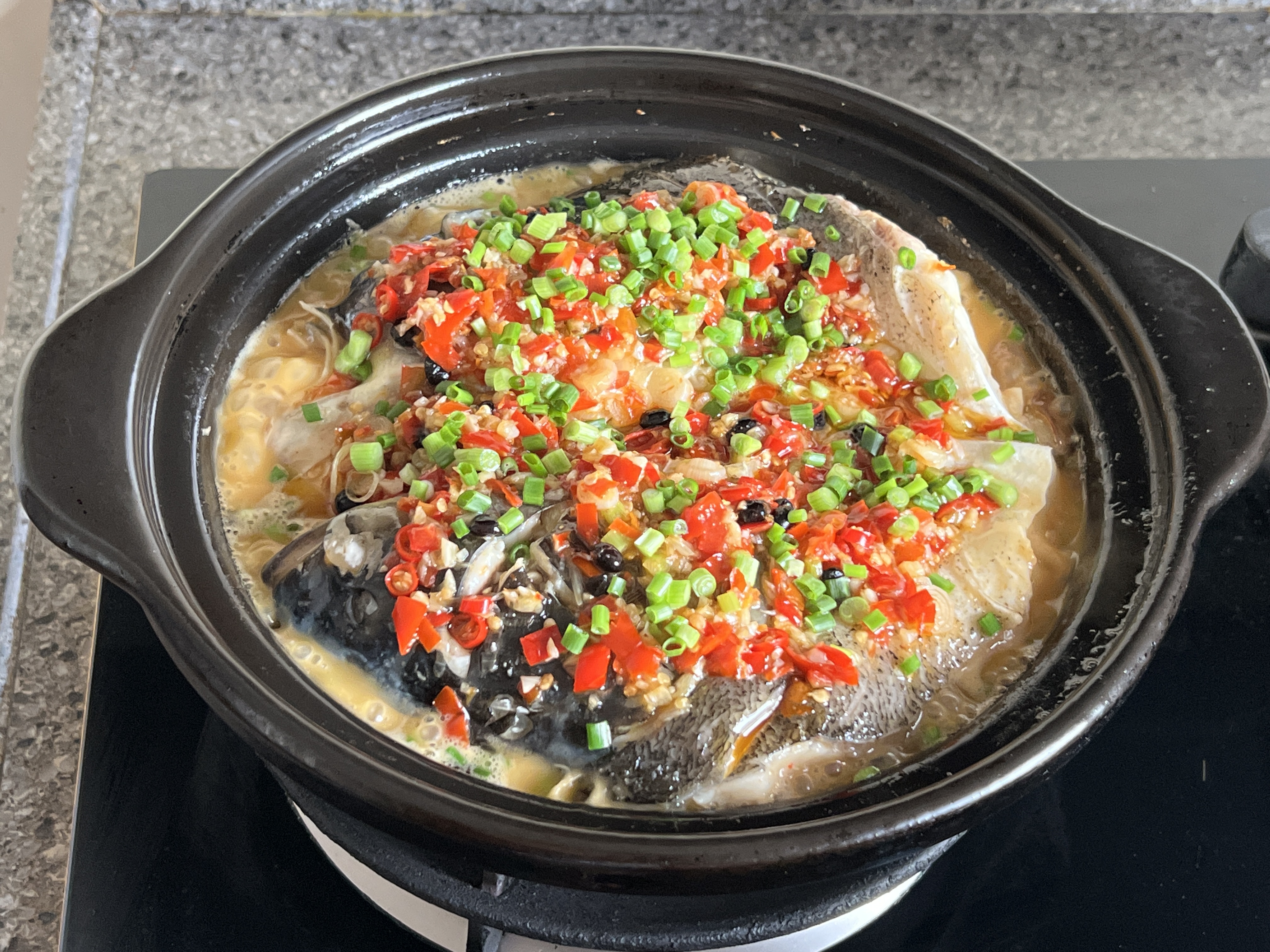 剁椒鱼头煲原来这么好吃,鲜香嫩滑,香辣开胃,一点腥味也没有