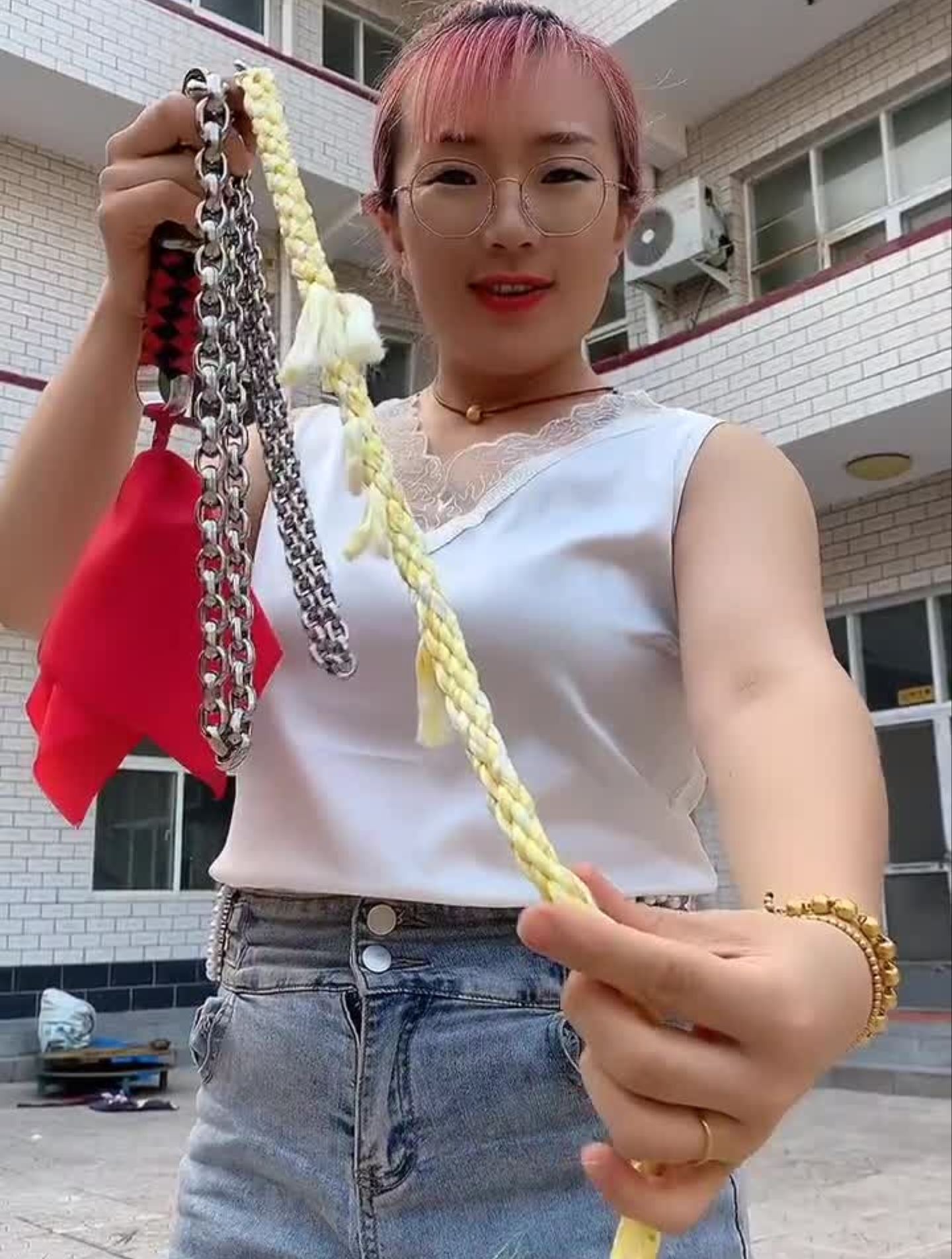 专业平拉鞭麒麟鞭谁说女子不如男巾帼不让须眉锻炼身体增强体质-度小