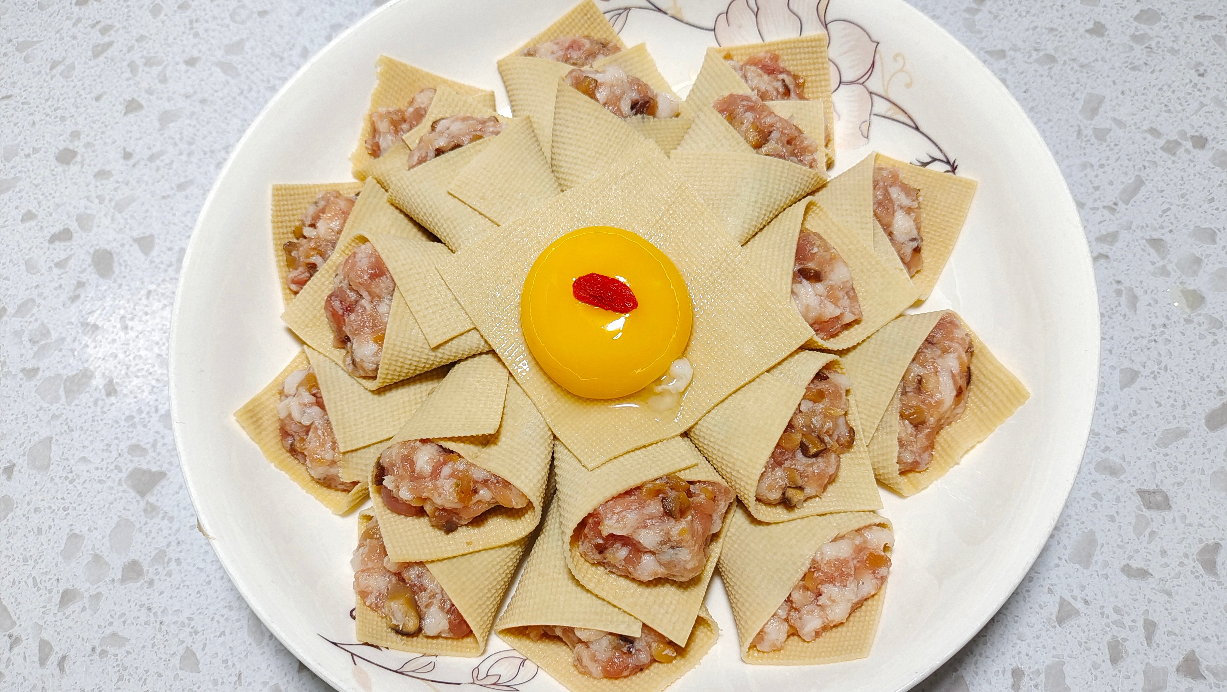 豆皮加肉卷一卷,蒸一蒸,年夜饭餐桌上备一道,既好吃又好看