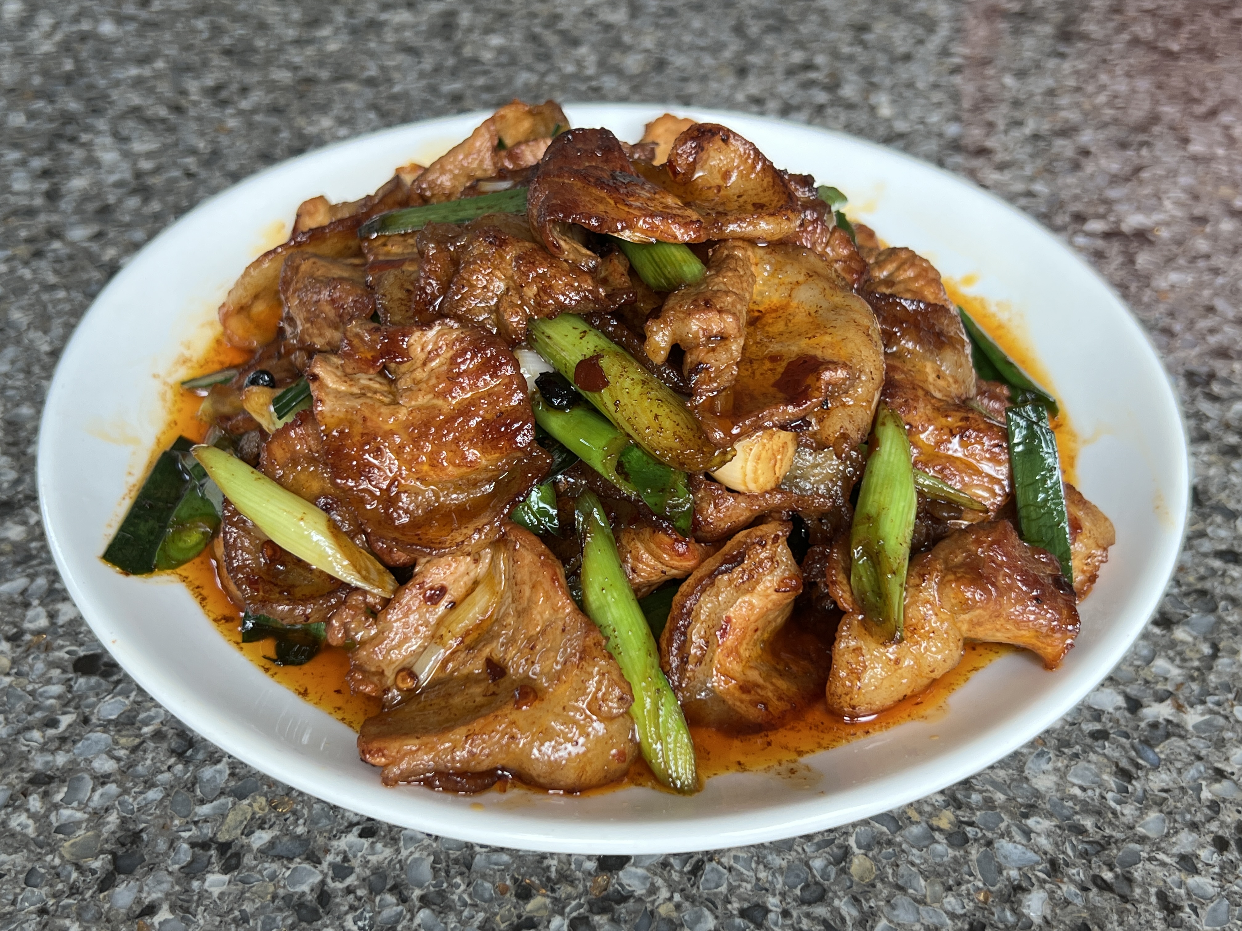 教你生爆盐煎肉的做法，到底跟回锅肉有什么区别？看看哪个适合你
