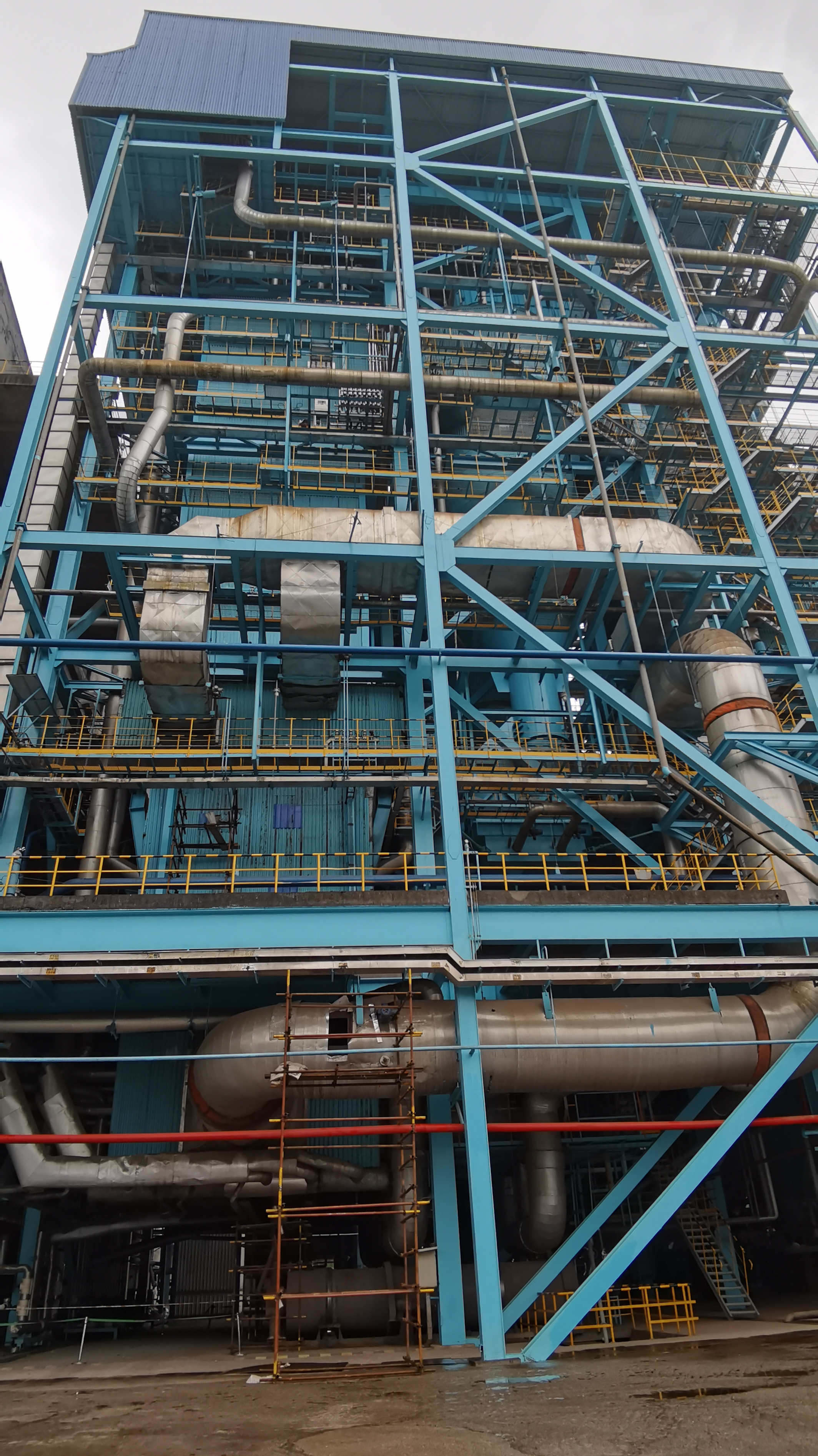 重庆某电厂440t/h循环流化床锅炉水冷壁防磨施工纪实