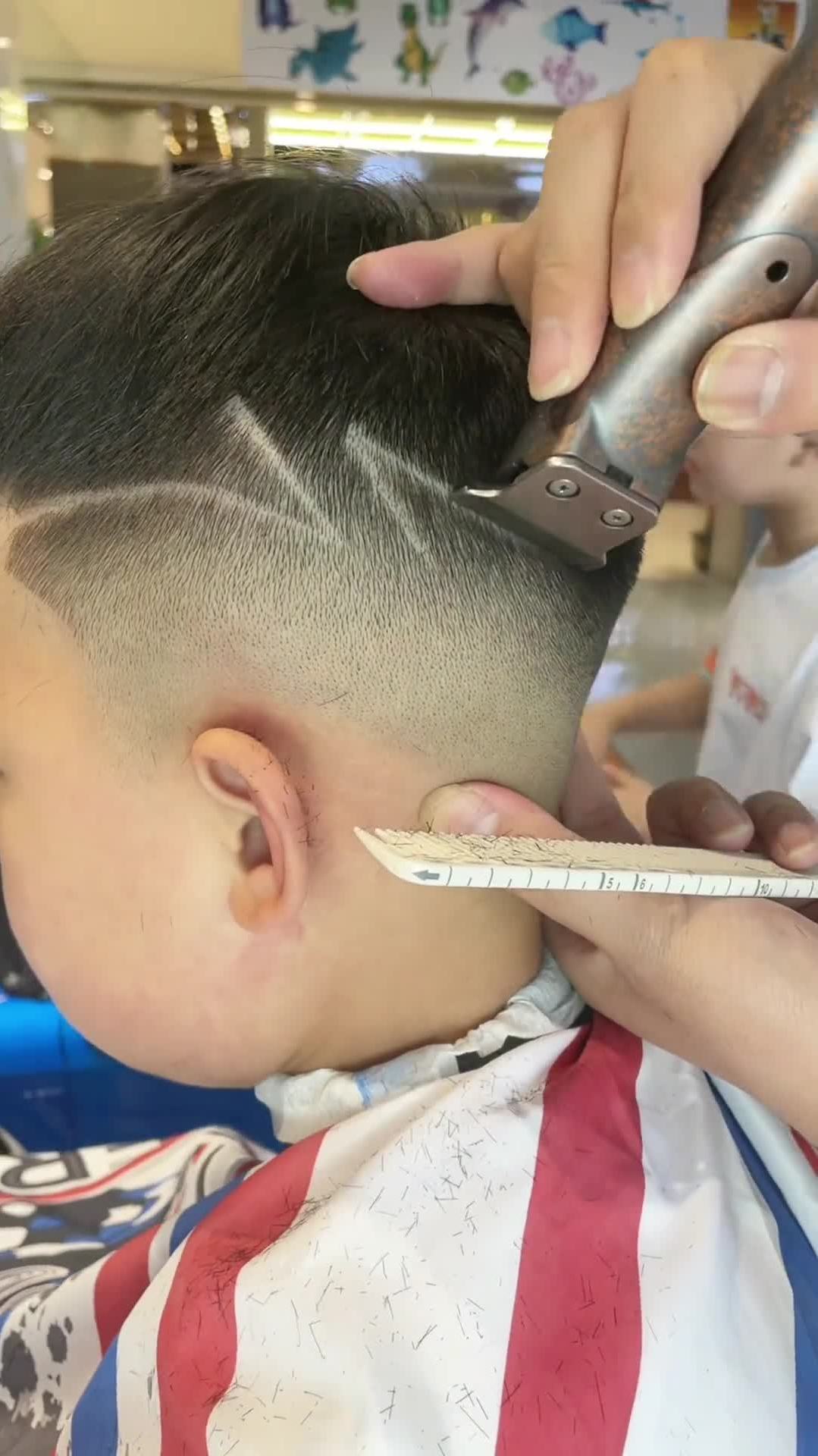 男孩发型儿童雕刻