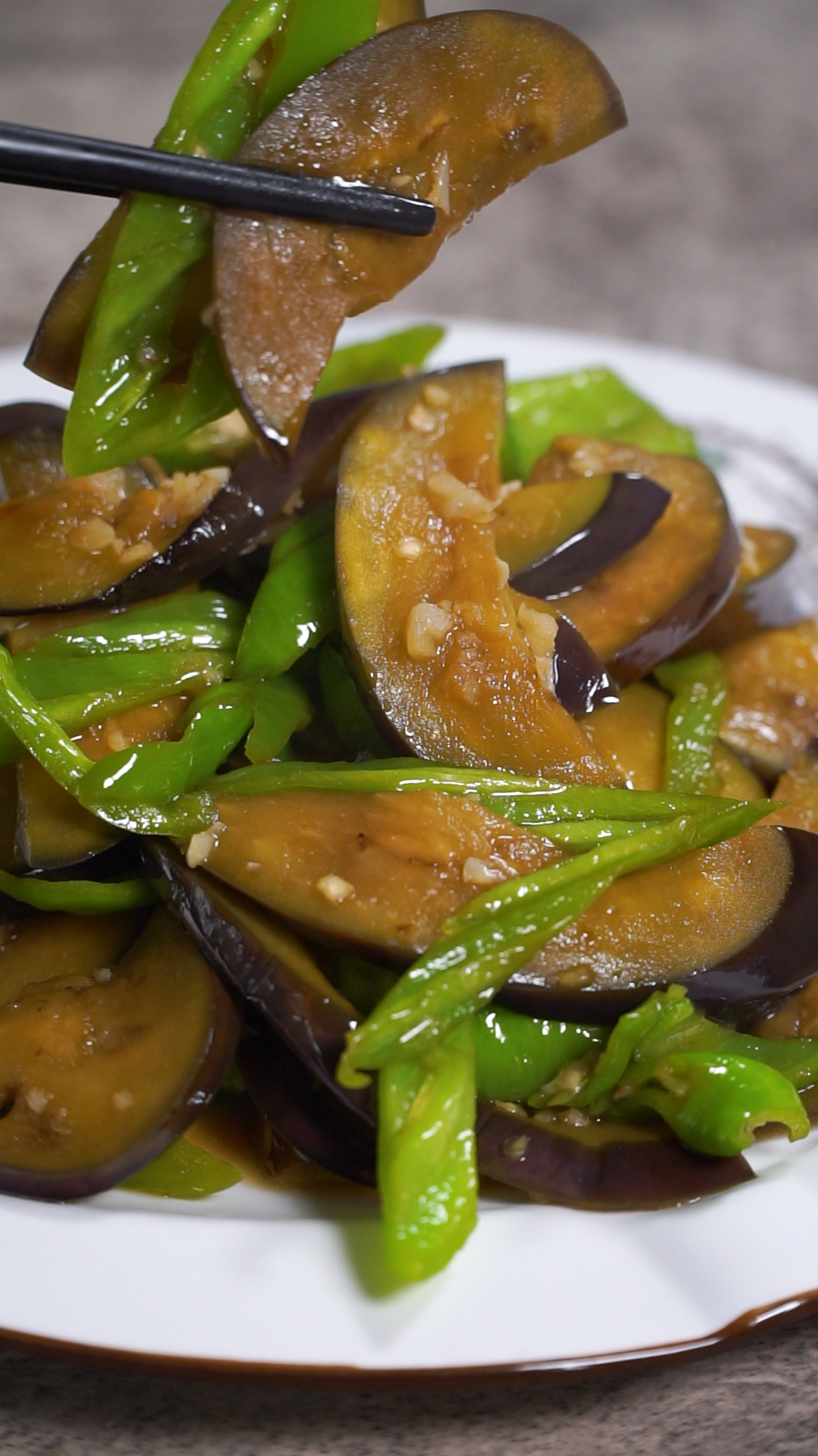 家庭版辣椒炒茄子