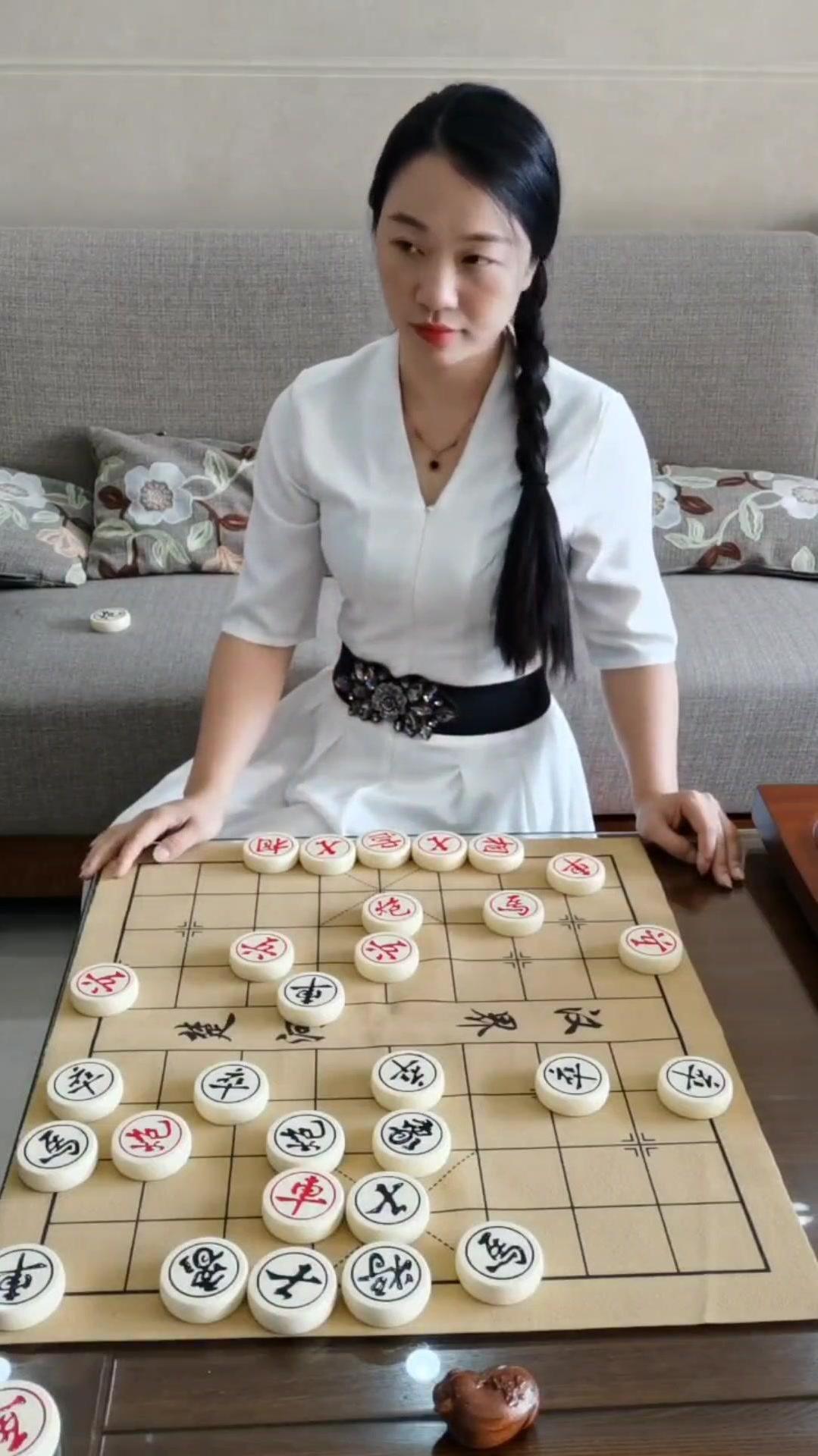 美女下象棋图片图片