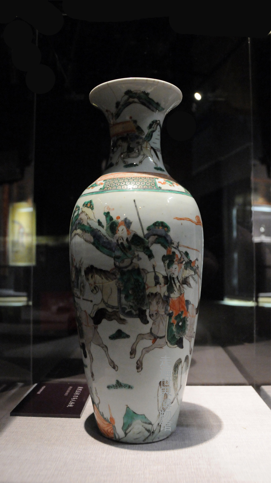 中国瓷器名品:清康熙五彩刀马人物瓶,首都博物馆典藏珍宝-度小视