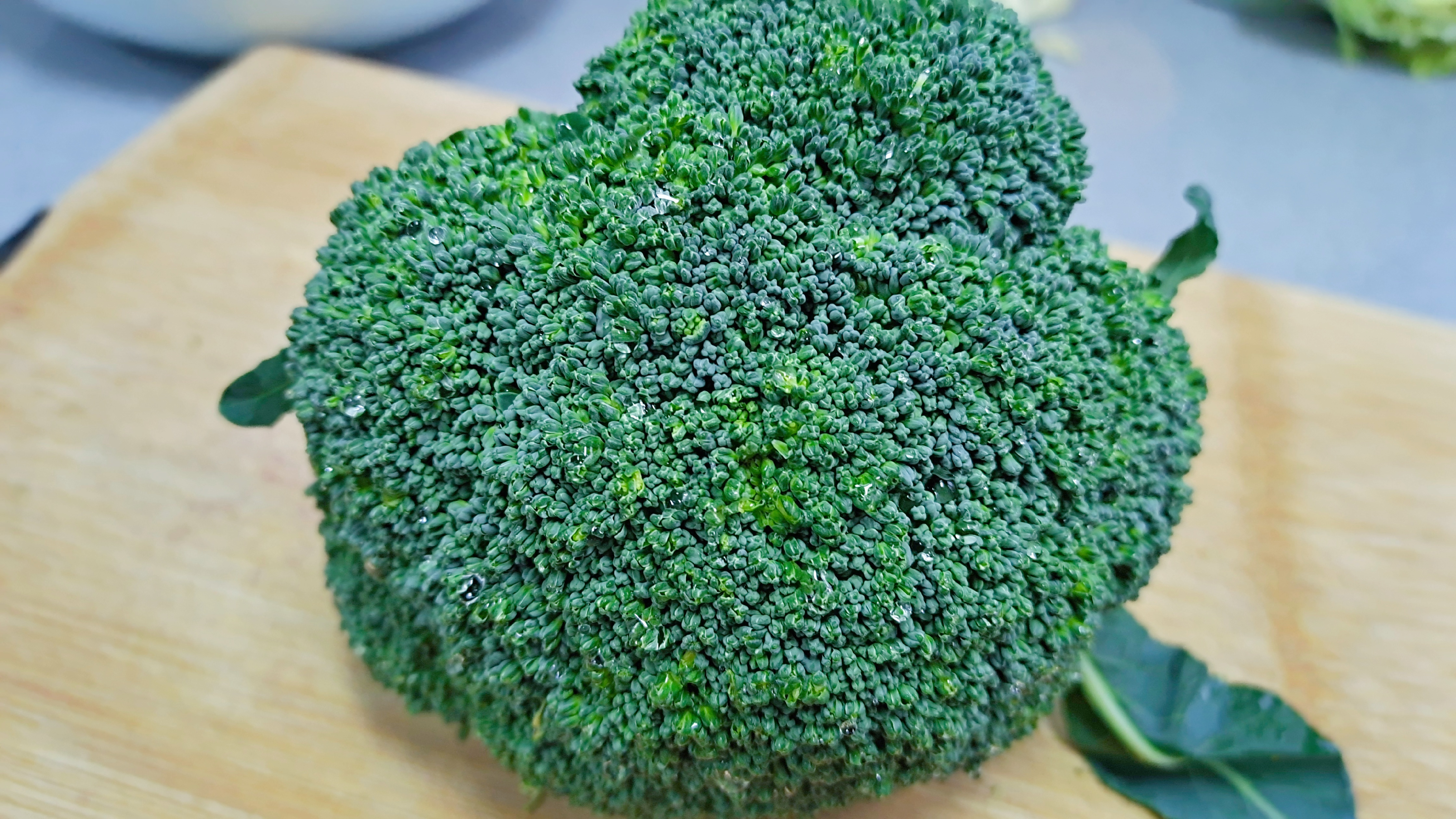 炒西兰花,最忌焯水和直接炒,教你一招,脆嫩入味,好吃好看