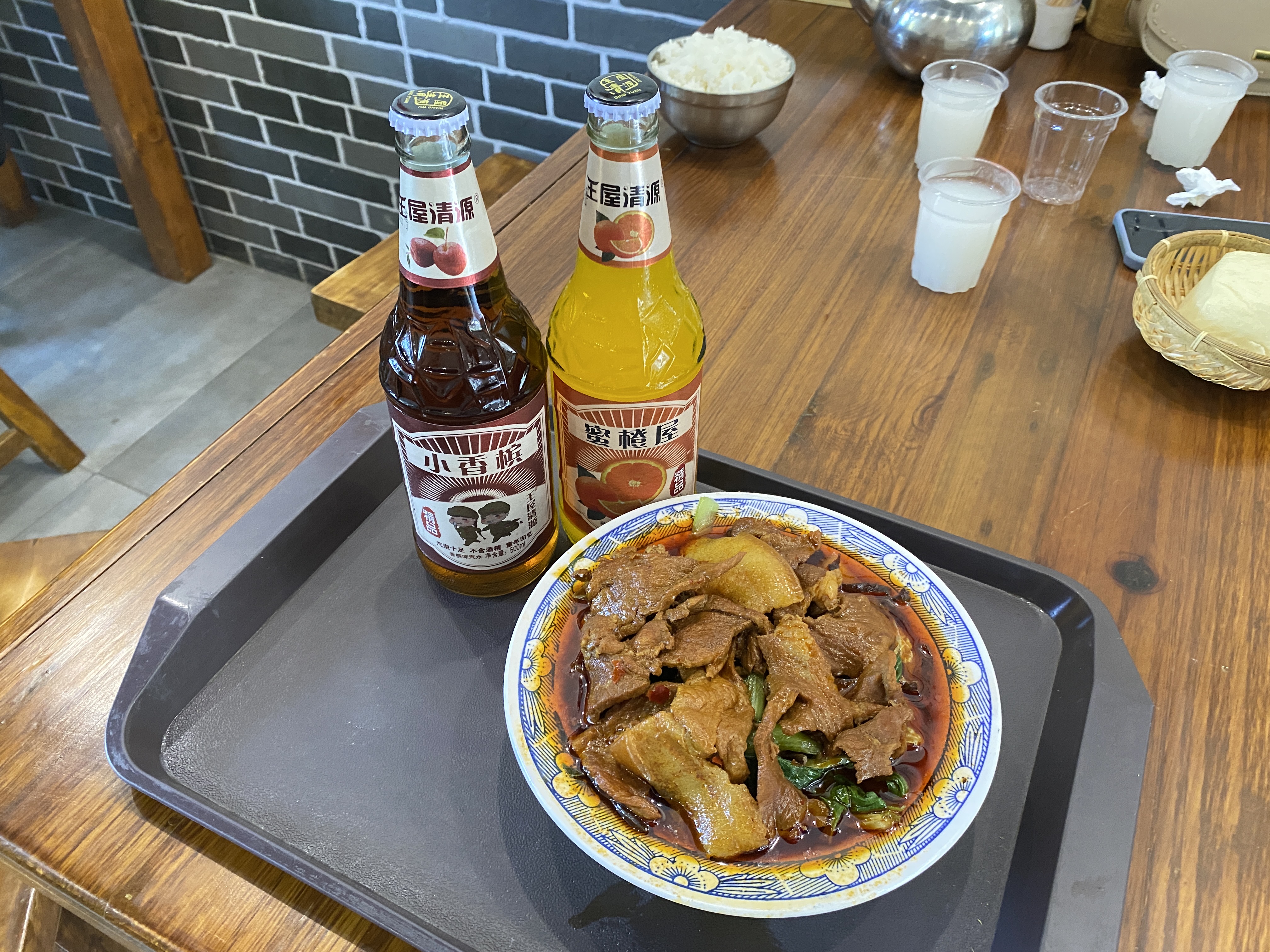 今天来吃揽锅菜,一碗满满一层都是肉,太实惠了,让你吃肉吃得劲