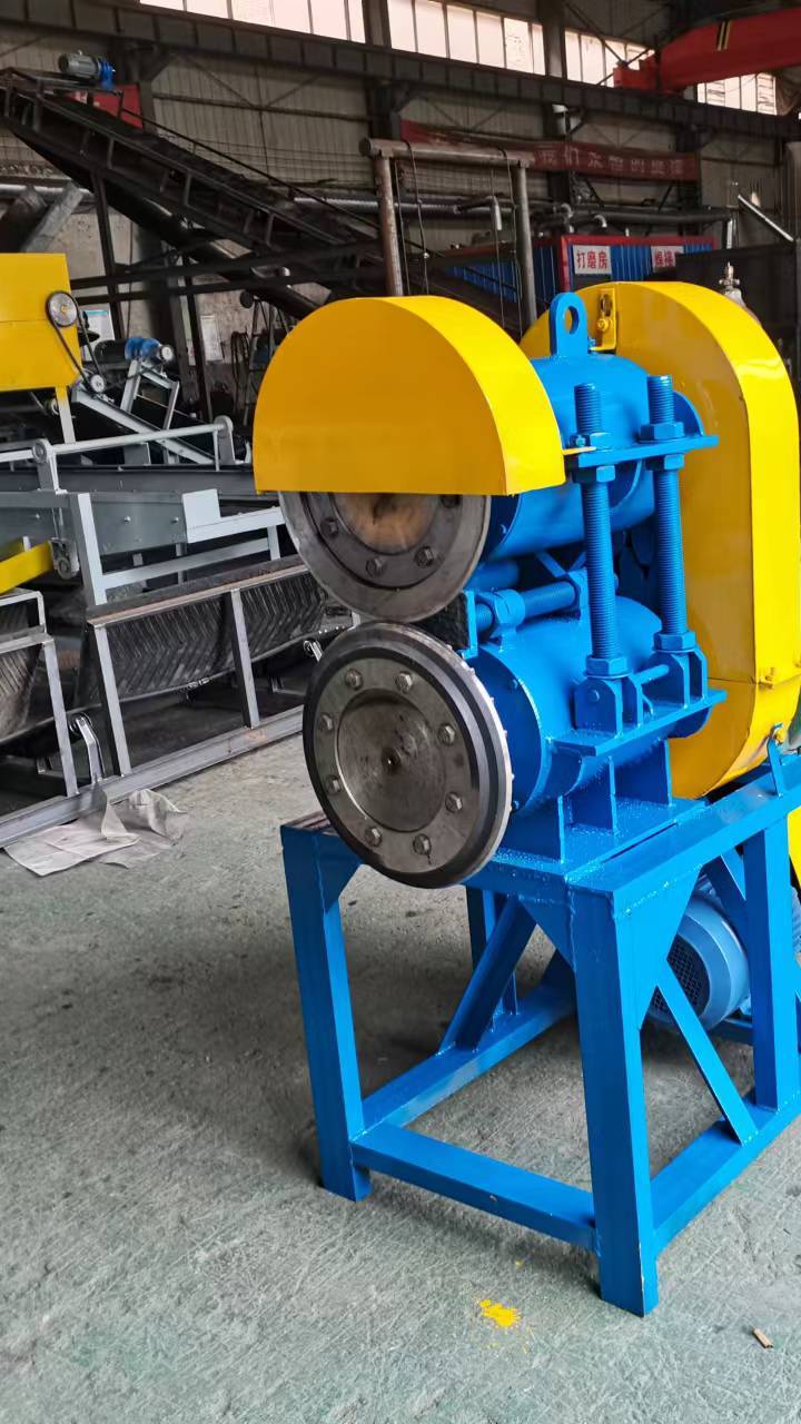 轮胎切割设备之轮胎切条机,小轿车轮胎切边机发货