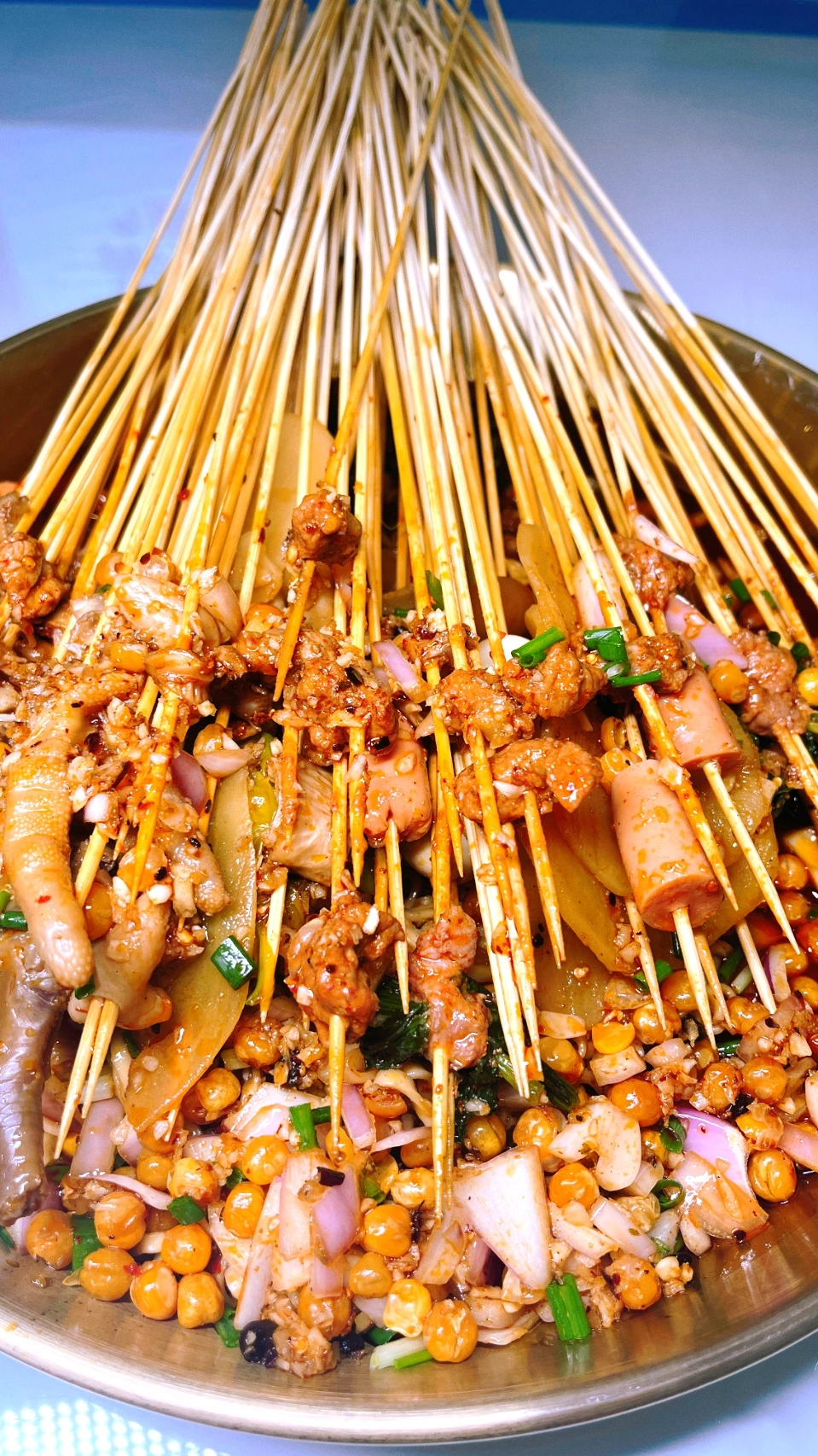 50平米的小店天天排队5毛1根的油卤串串无锅底油碟照样巴适