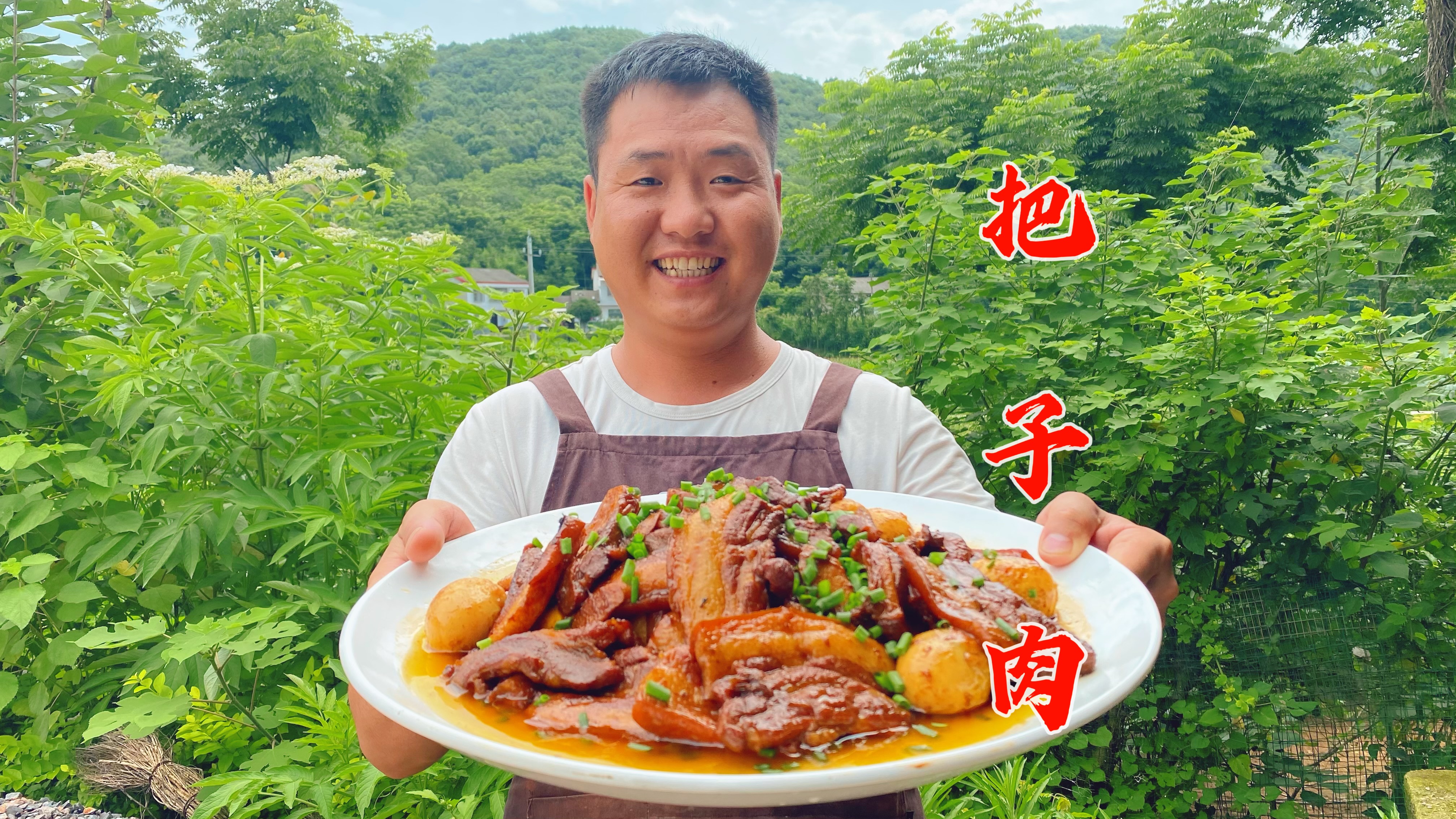 捡鸡蛋炖“把子肉”吃,两口干掉一大块肉,看着流口水