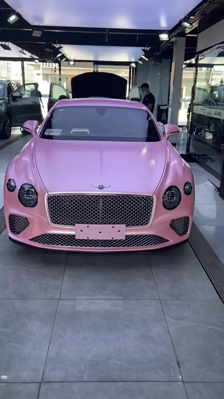 宾利欧陆最美的两门轿跑,全车樱花粉改色-度小视