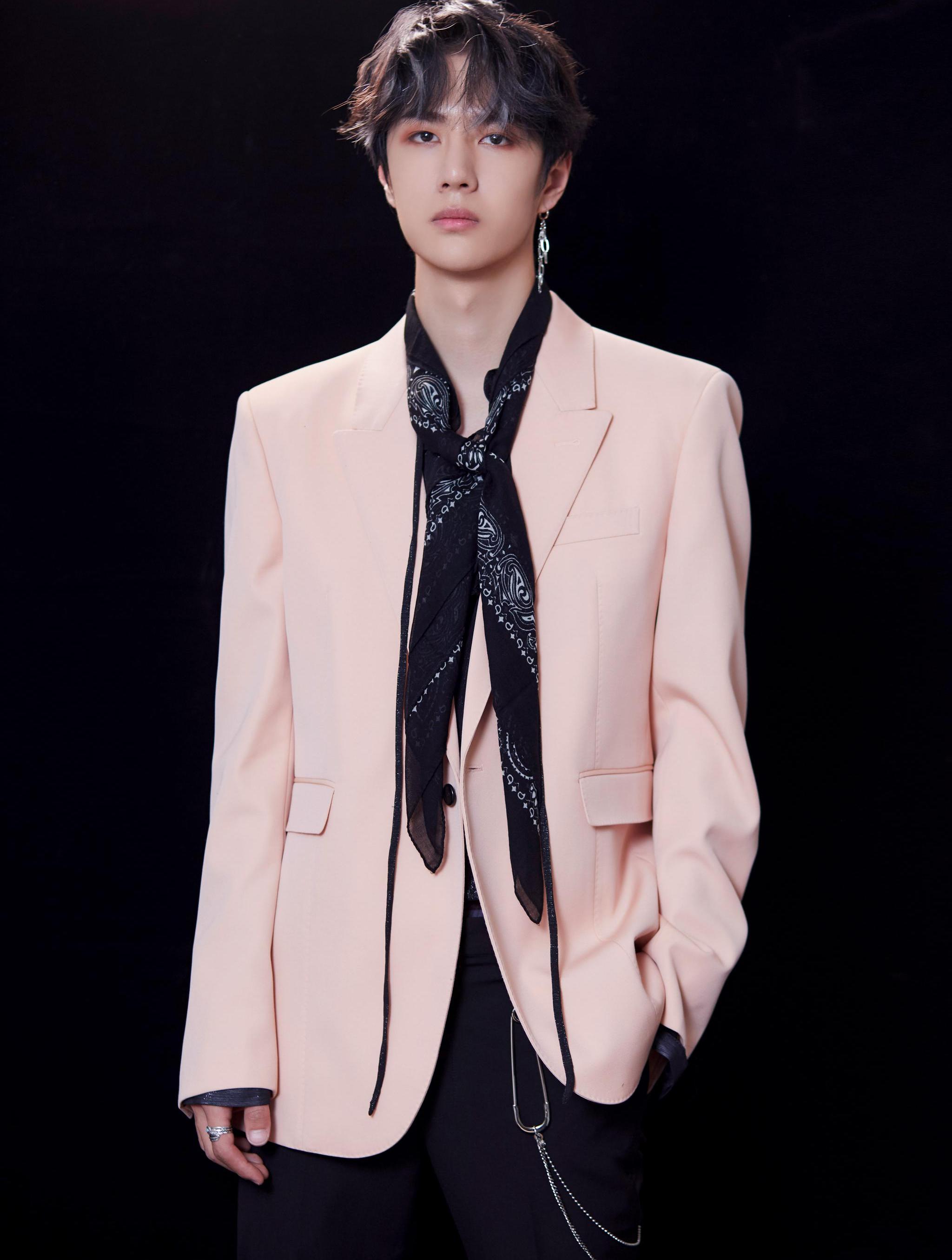 如何应对主办方圈套?王一博不按套路出牌,杨紫被左右夹击入坑2-度小视