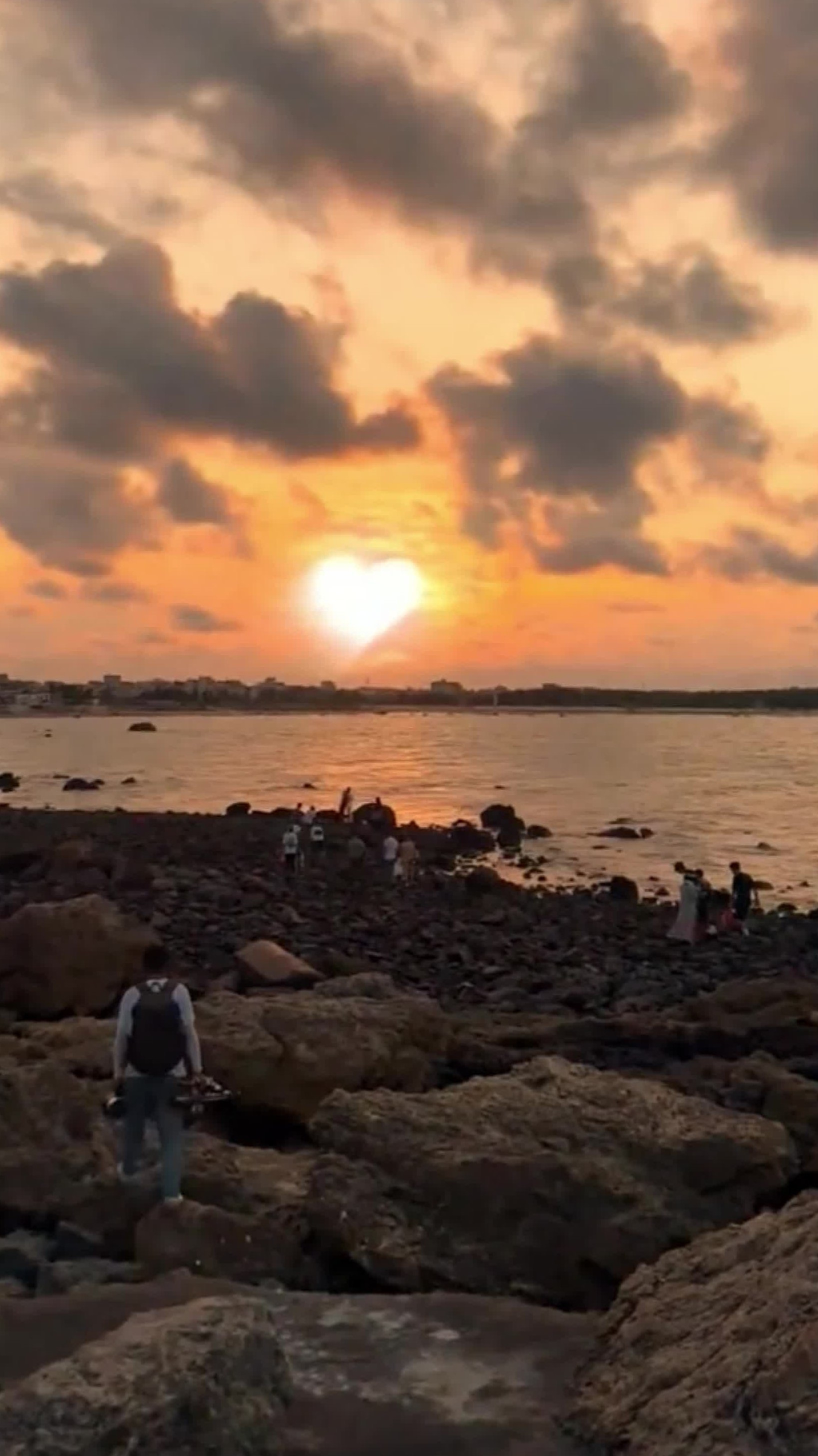 爱心形状的太阳你见过吗这样的美景你会分享给谁呢