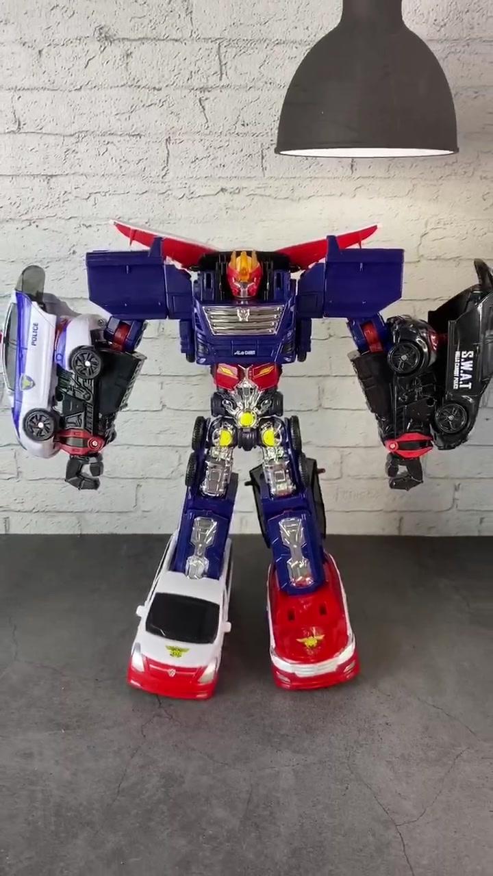 咖宝车神重装巨人出动,可以变成五个汽车玩具