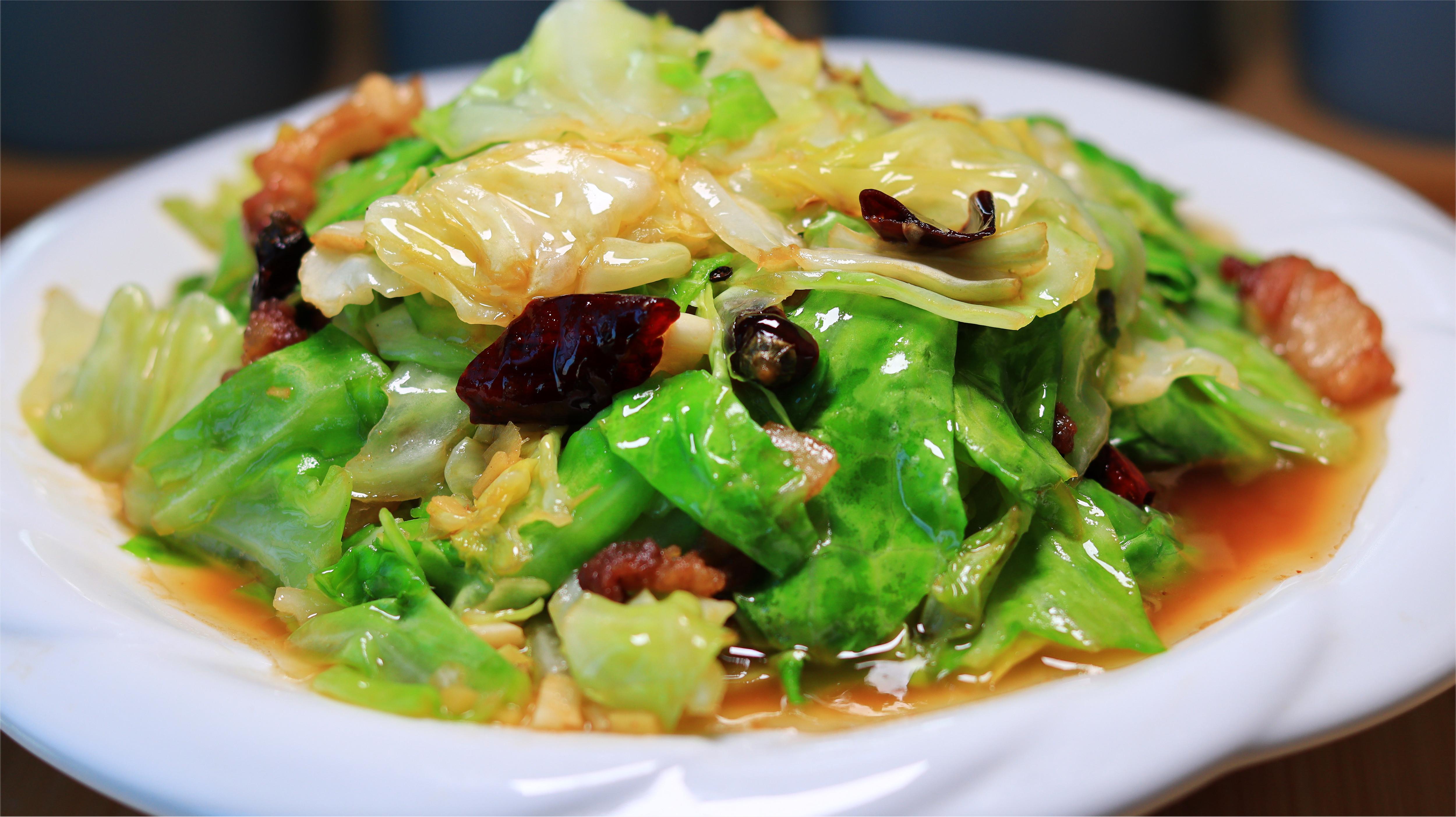 饭店的手撕包菜,为什么那么好吃?大厨教你正确做法,讲解真到位