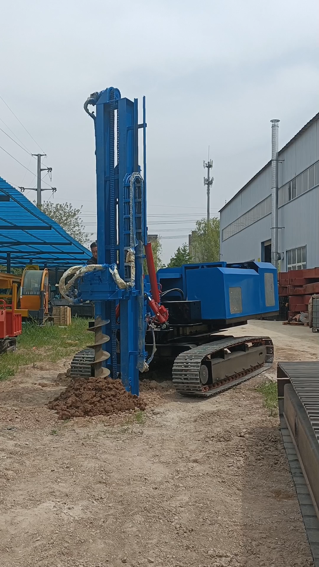 光伏发电螺旋打桩机 光伏打桩机水泥管 光伏打桩机直径-度小视