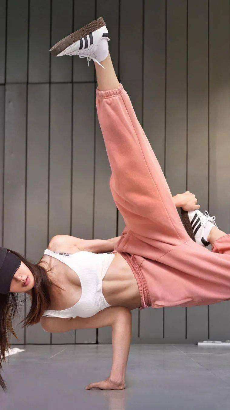 马甲线练起来,不要找借口一条瑜伽垫就够了