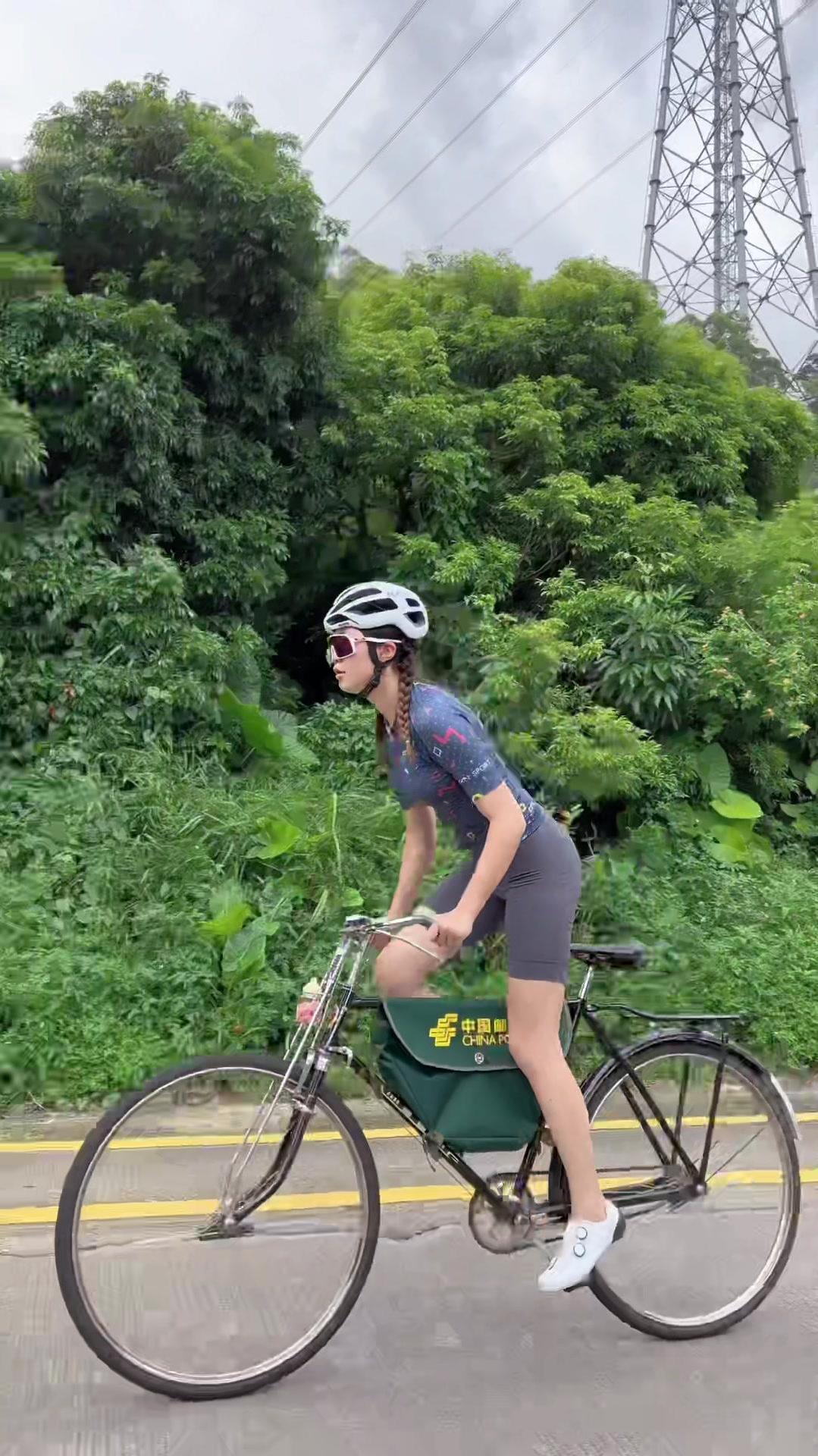 沉浸式骑行二八大杠自行车