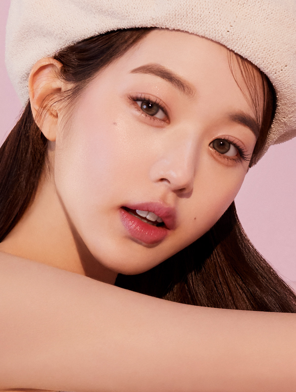 张元英不愧「缪斯女神」,怼脸拍精致十足,高级清纯感!-度小视