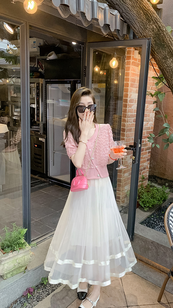 蕾丝半身裙搭配什么上衣好这样穿耐看又显气质