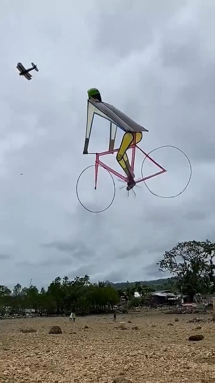 设计独特的自行车风筝,有点渗人!-度小视