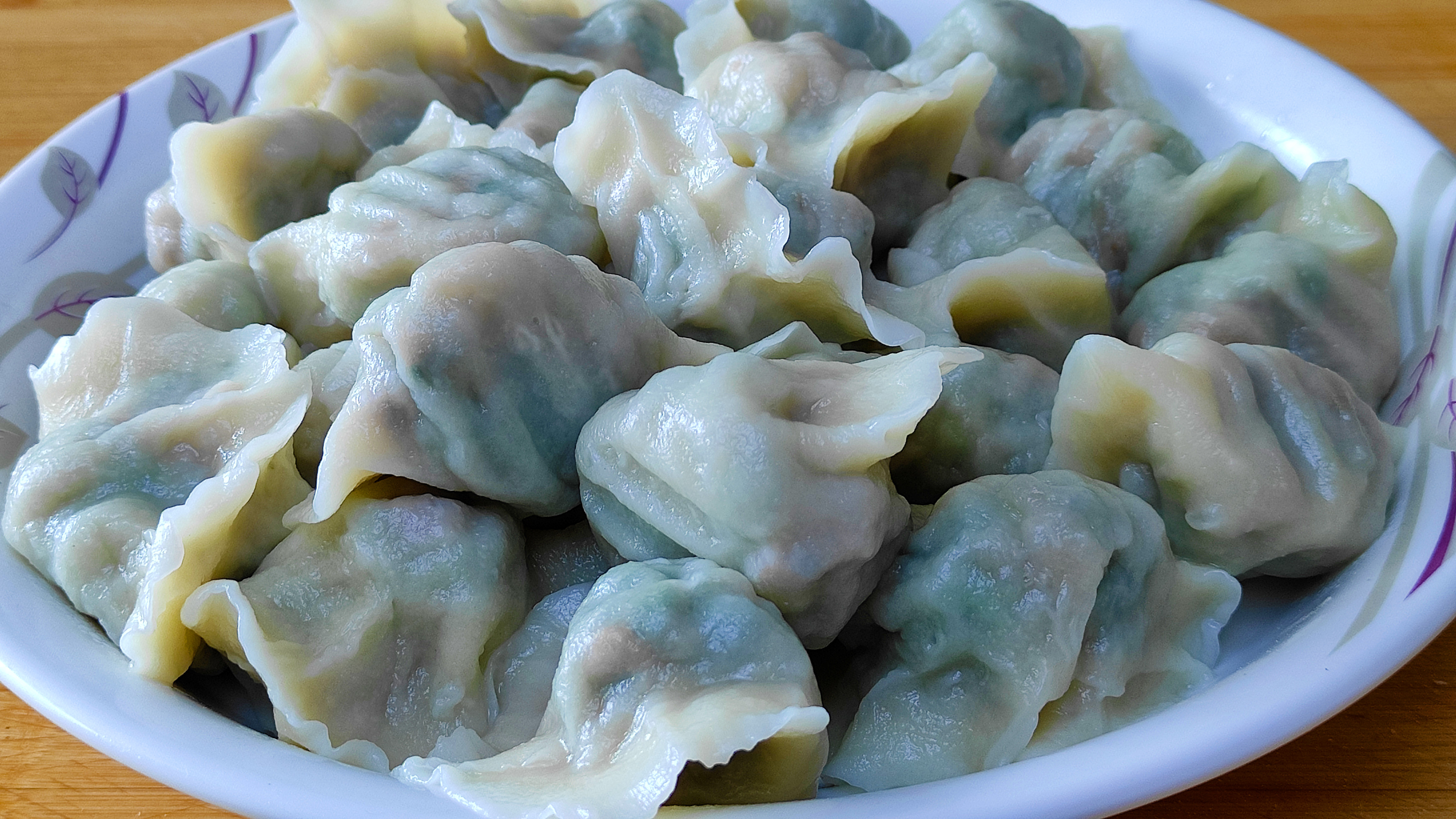 荠菜包饺子太香了,教你调馅方法,出锅一口一个超好吃,真解馋