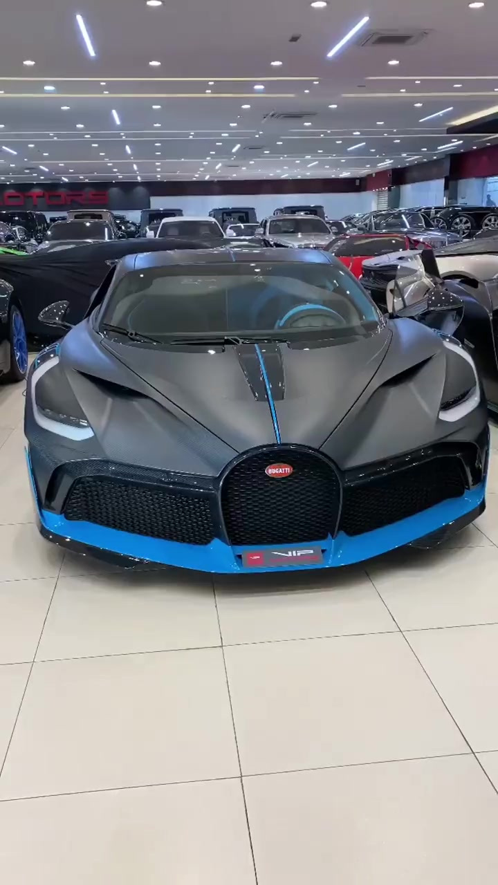 兰博基尼毒药旁边的布加迪divo来了