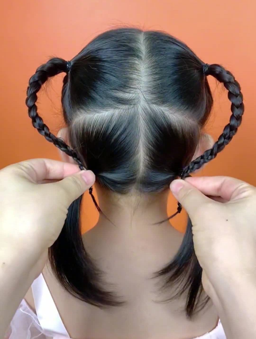 小花发型,日常上学这么扎可爱