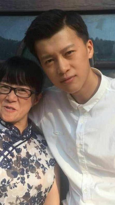 余秀华写给儿子的诗,感人肺腑-度小视