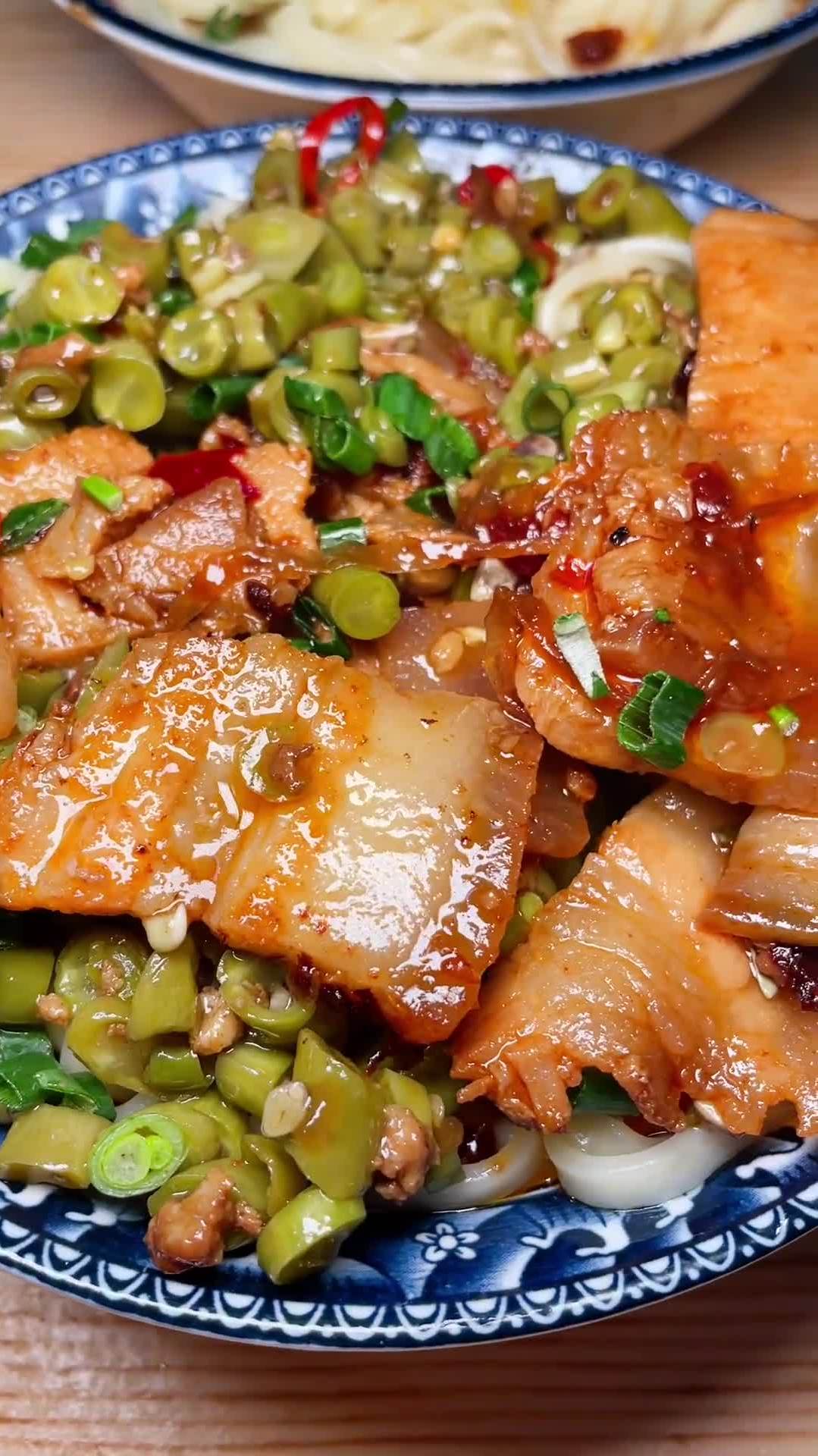 回锅肉加豇豆面,瓮闷瓮闷